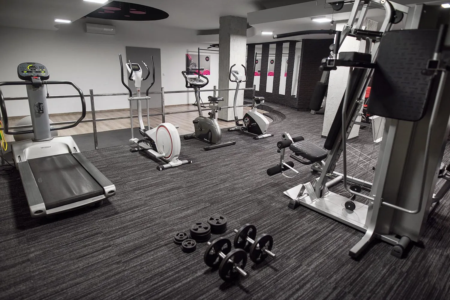 Fitness centre/facilities in B&B HOTEL TYCHY 4Stars