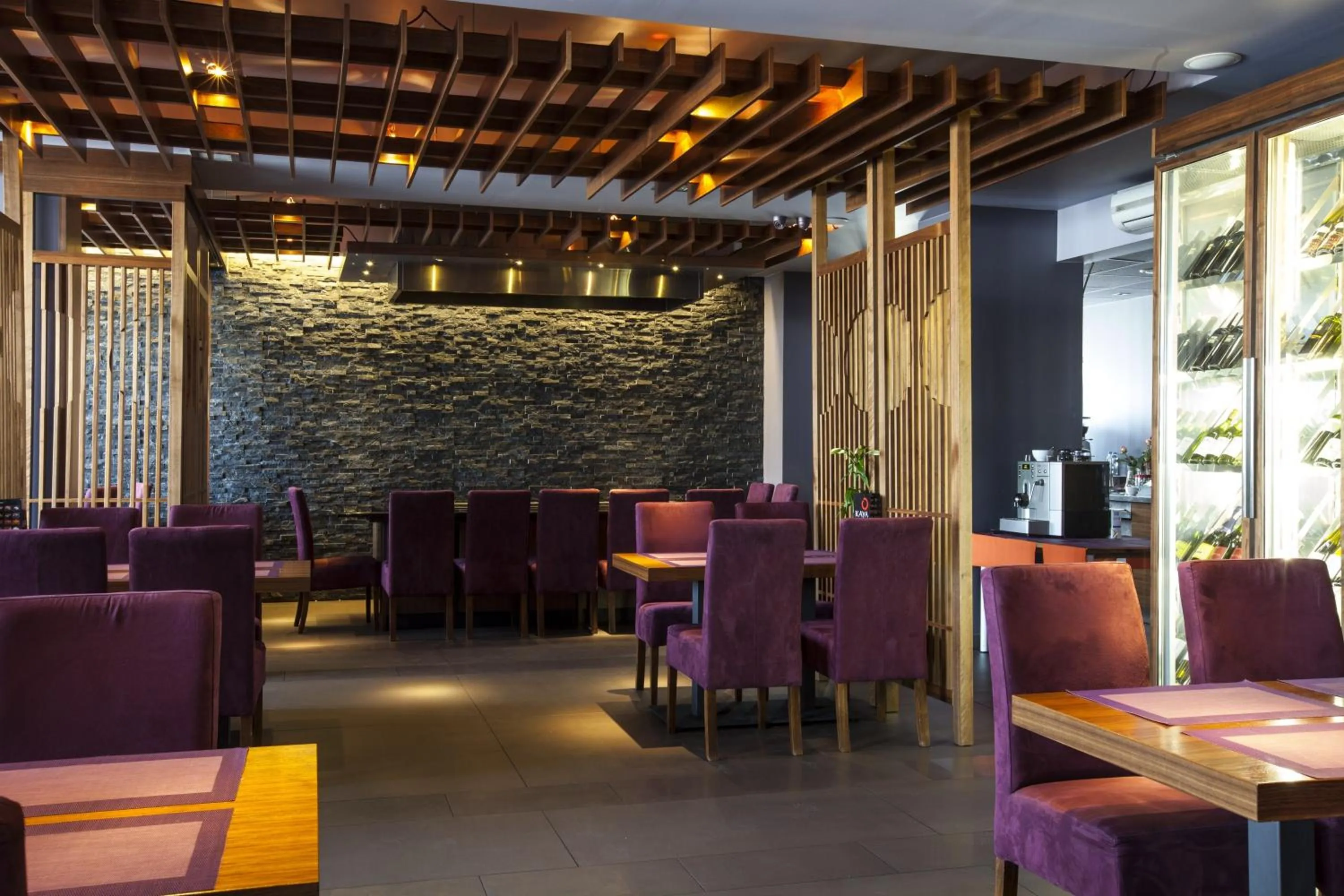 Lounge or bar in B&B HOTEL TYCHY 4Stars