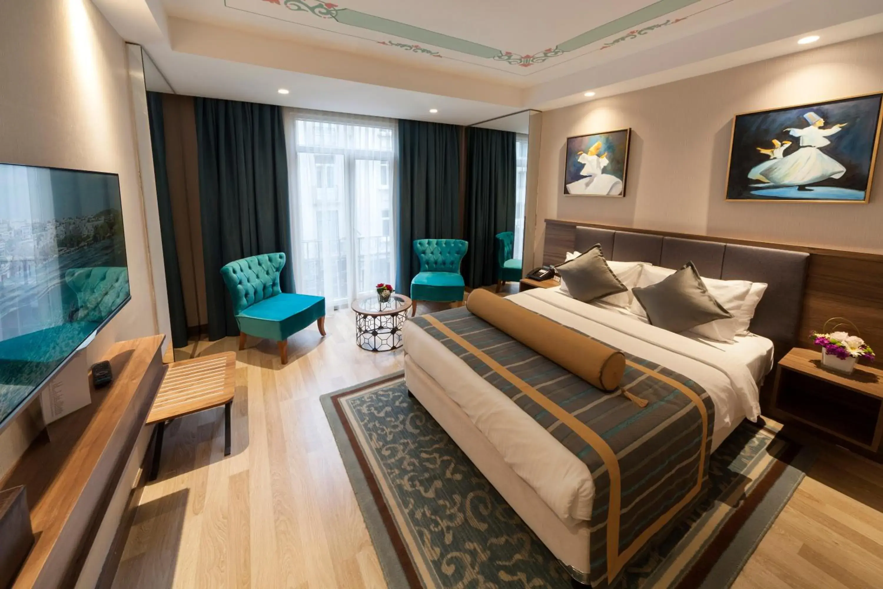 Superior Deluxe French Bed With Street View in Golden Age Hotel Taksim Superior Deluxe French Bed With Street View in Golden Age Hotel Taksim