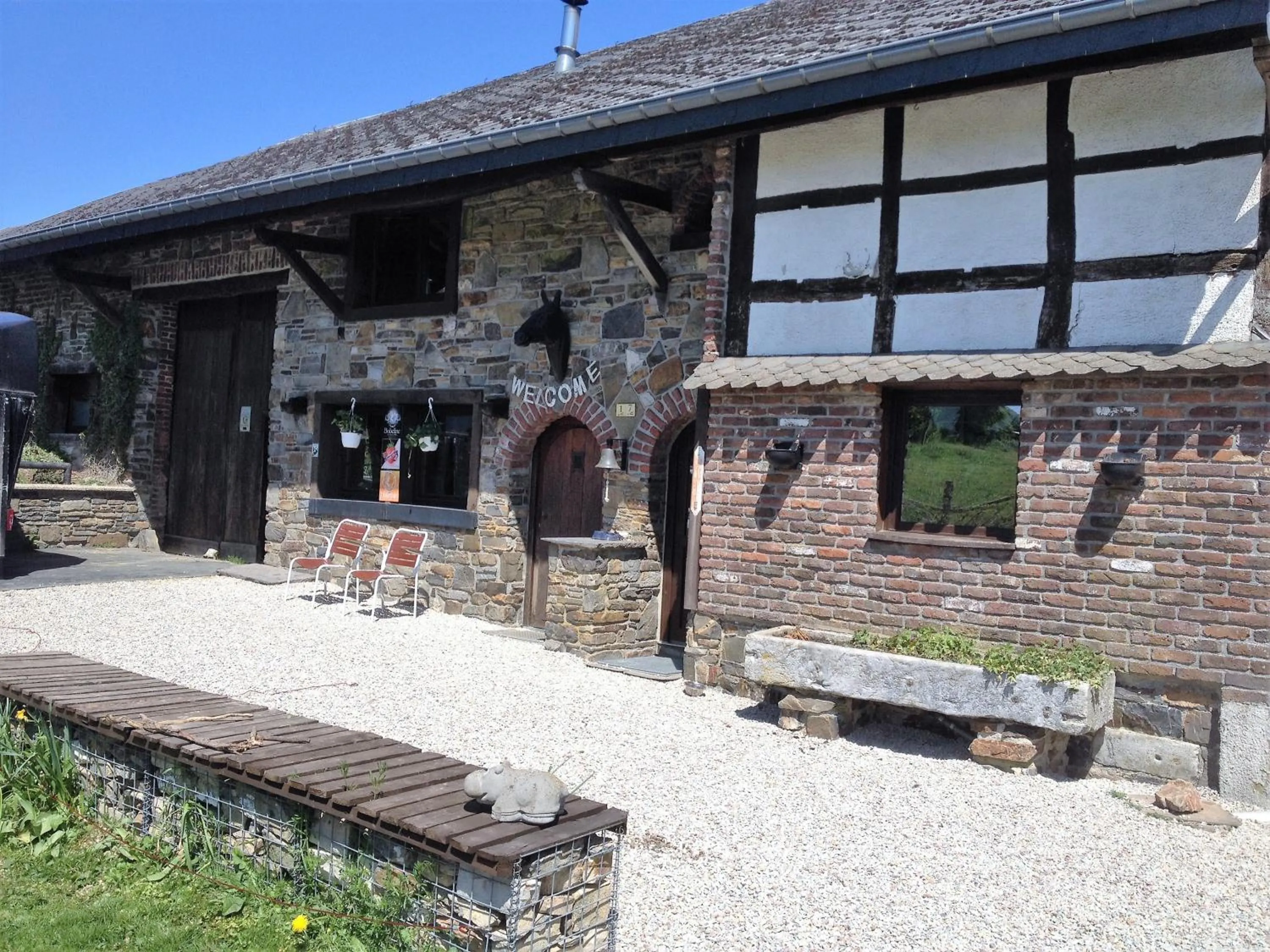 Facade/entrance in B&B Chambre d'hôtes de la Vecquée