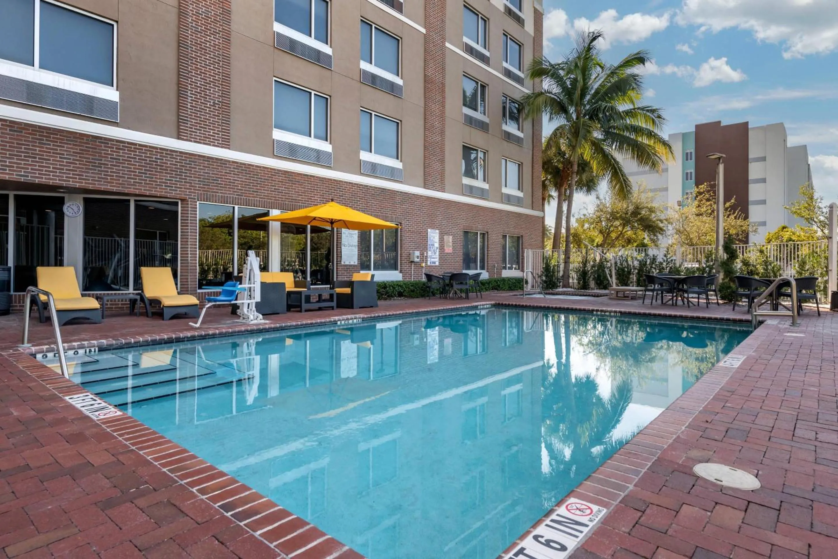 Swimming pool in Cambria Hotel Ft Lauderdale, Airport South & Cruise Port