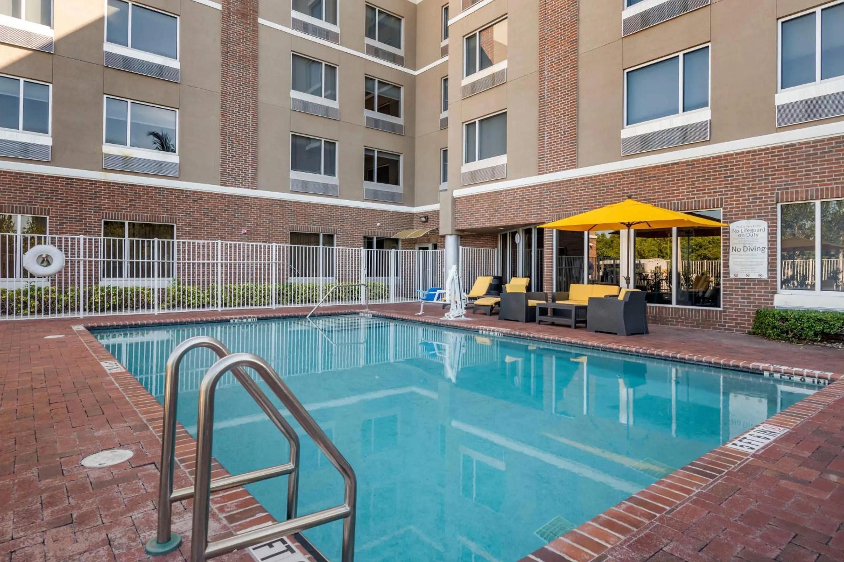 Swimming pool in Cambria Hotel Ft Lauderdale, Airport South & Cruise Port