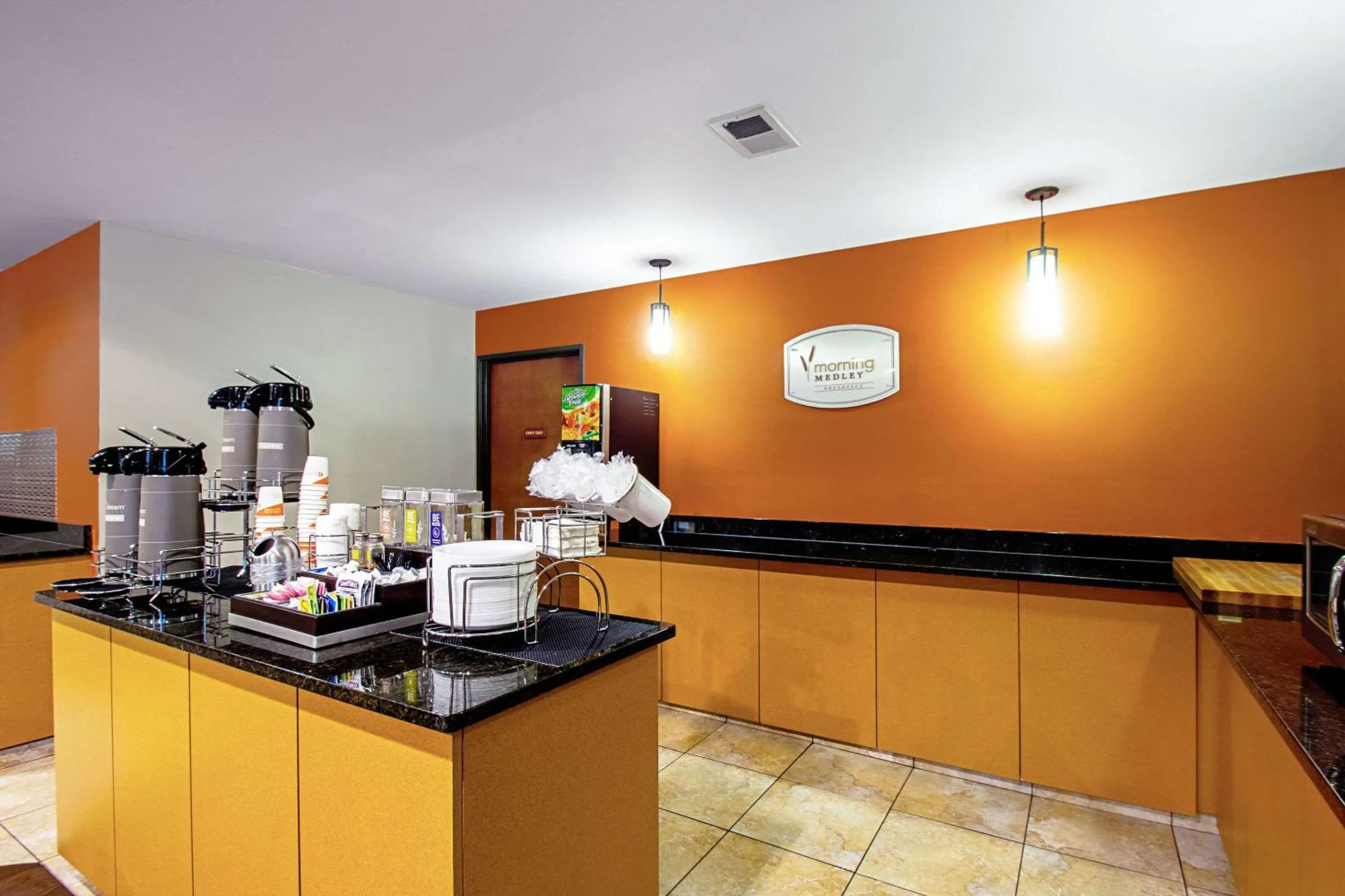 Restaurant/places to eat in Sleep Inn & Suites Madison - Monona