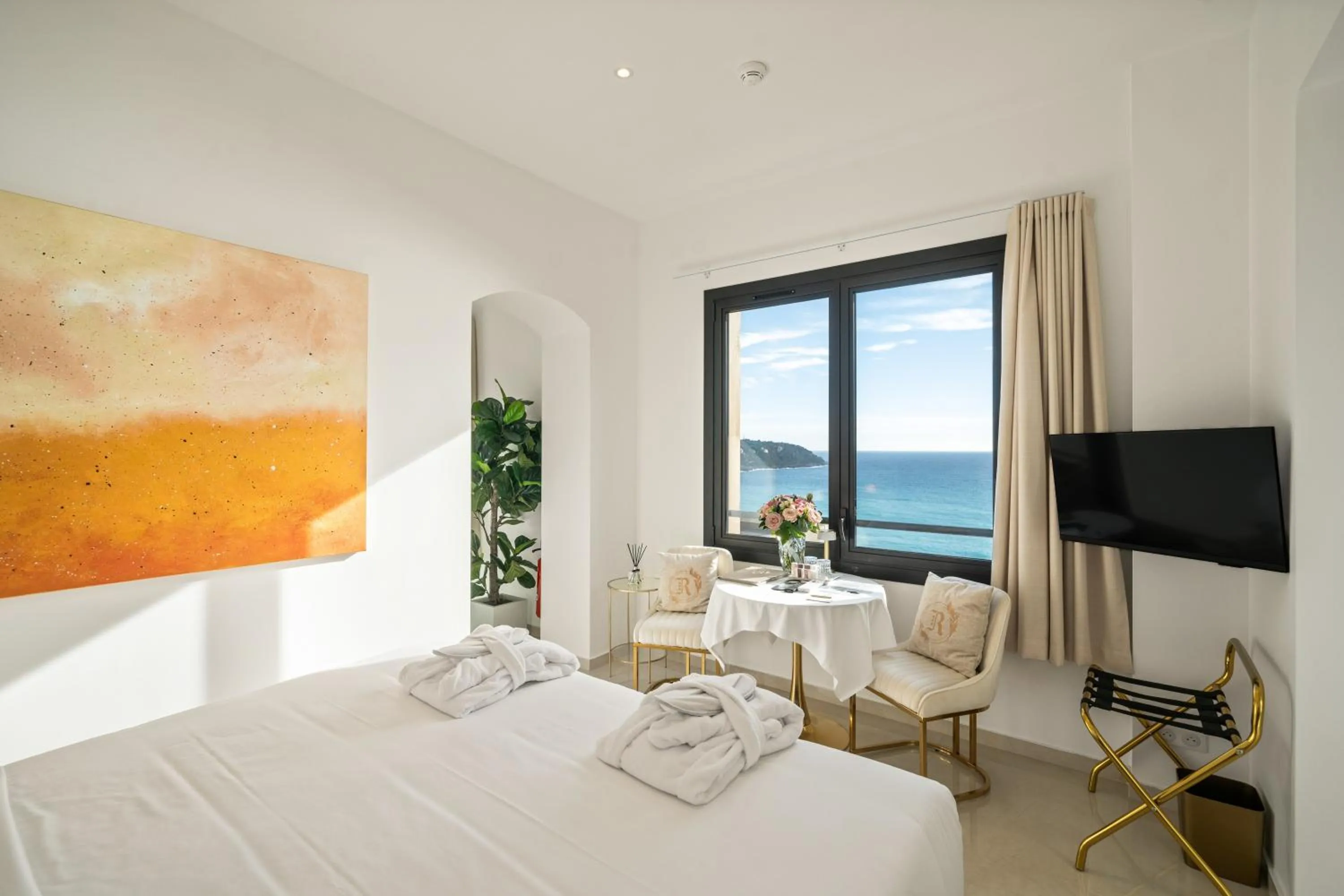 Bed in Hôtel Le Roquebrune