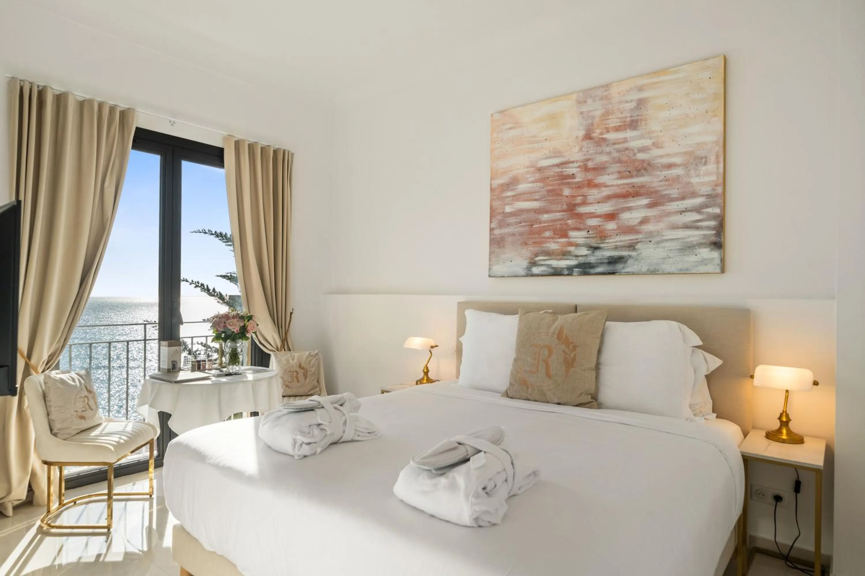 Bed in Hôtel Le Roquebrune