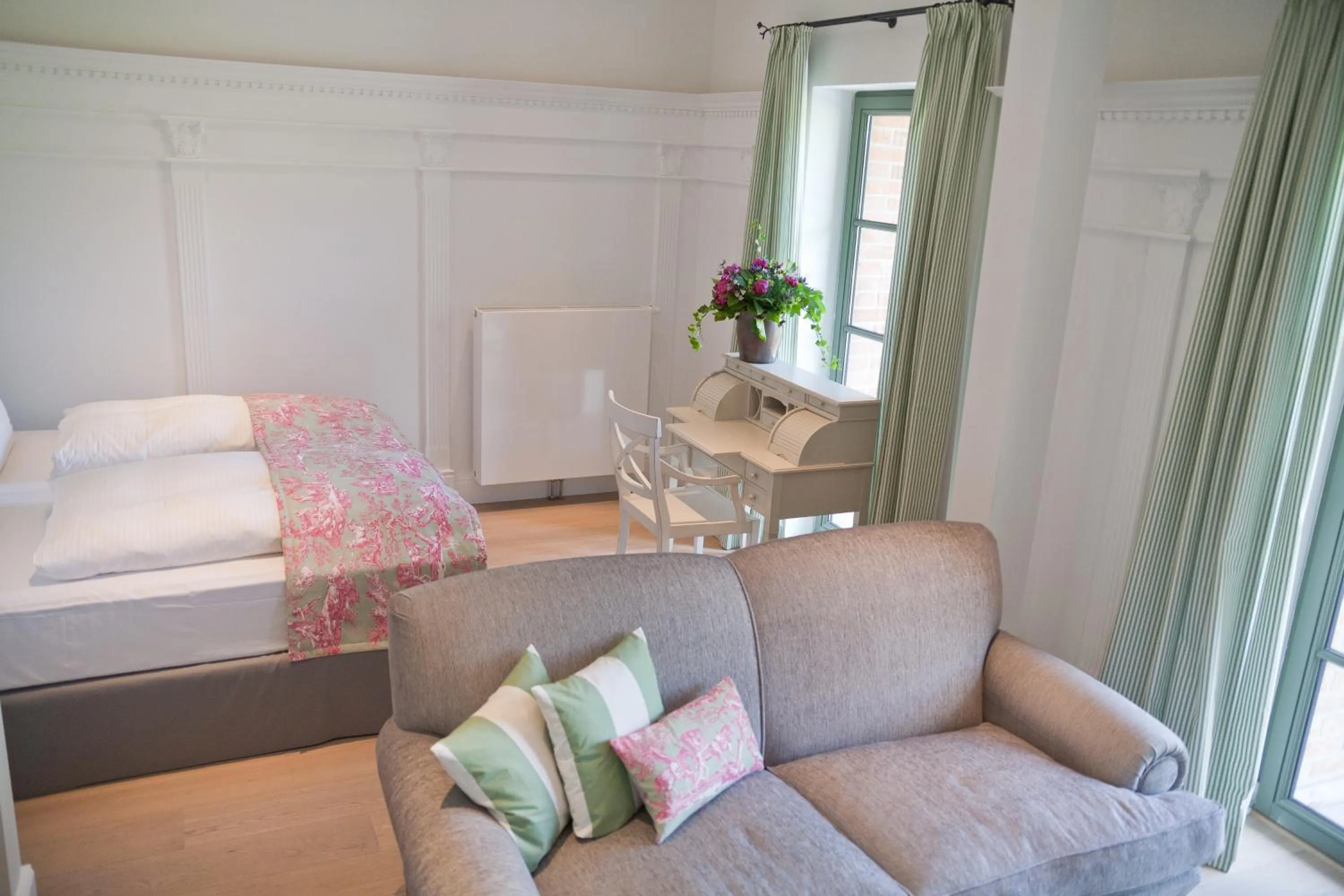 Photo of the whole room, Bed in Landhaus Töpferhof bei Travemünde