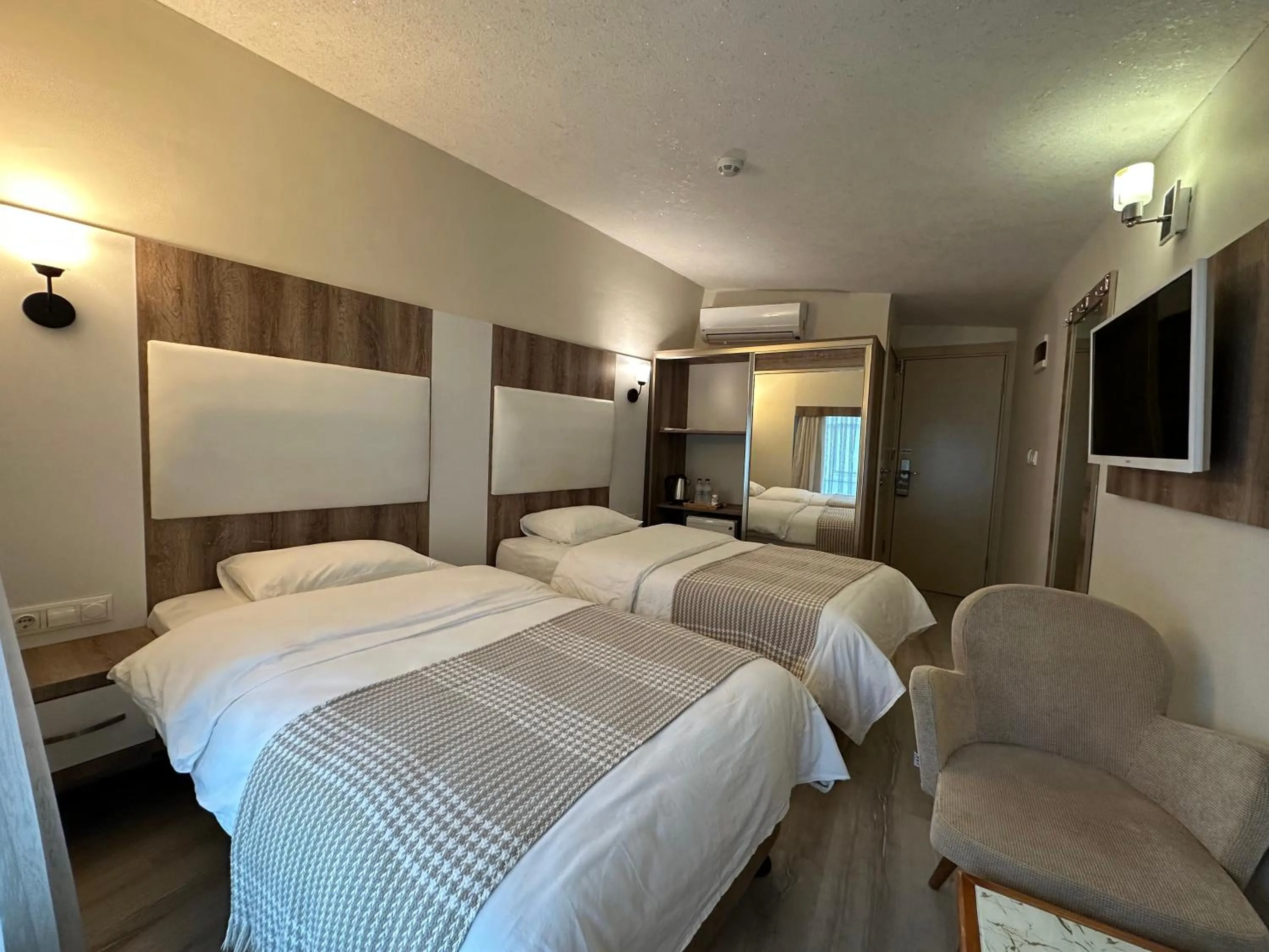 Bed in Line Suite Hotel