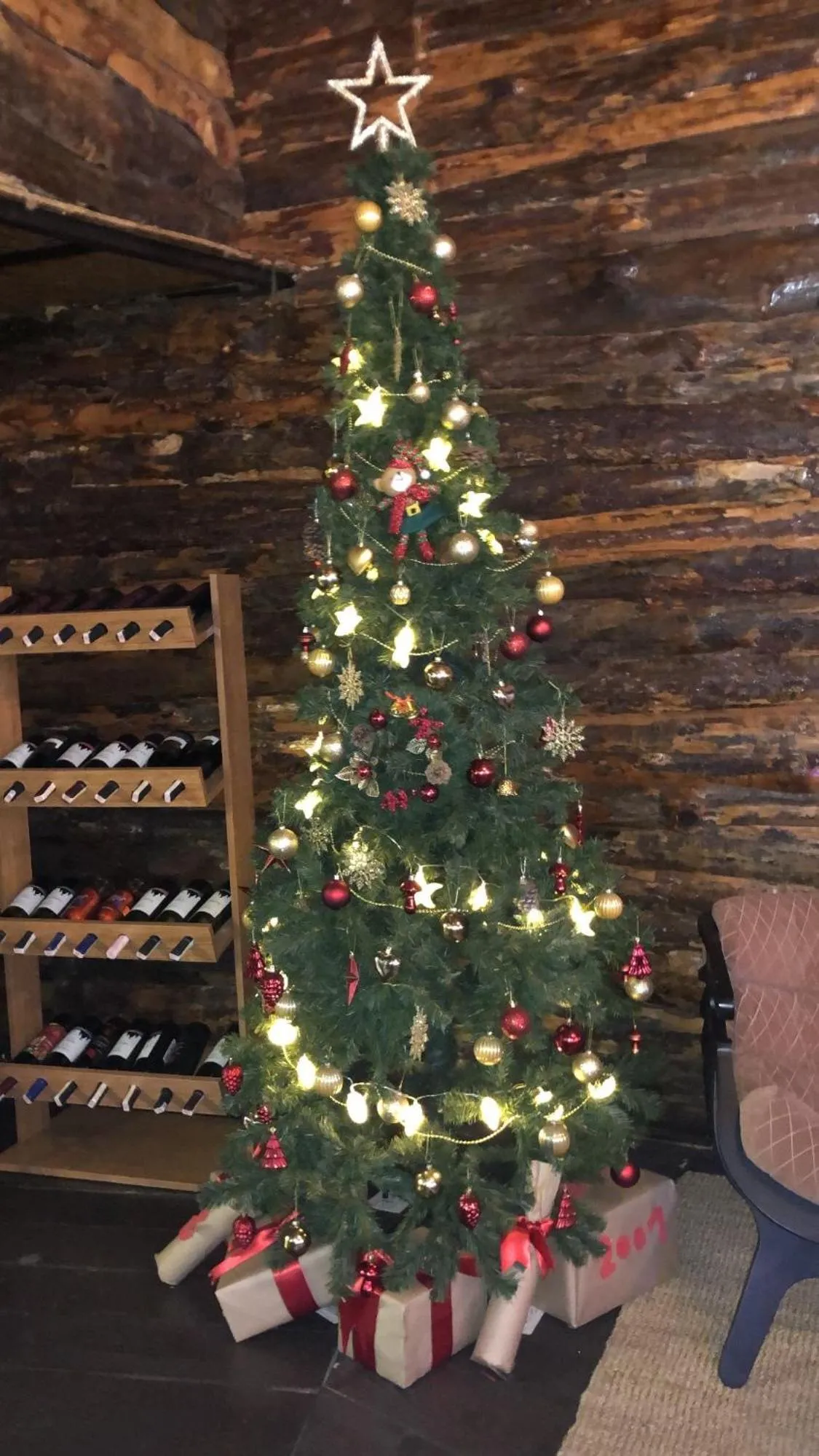 Restaurant/places to eat in Line Suite Hotel