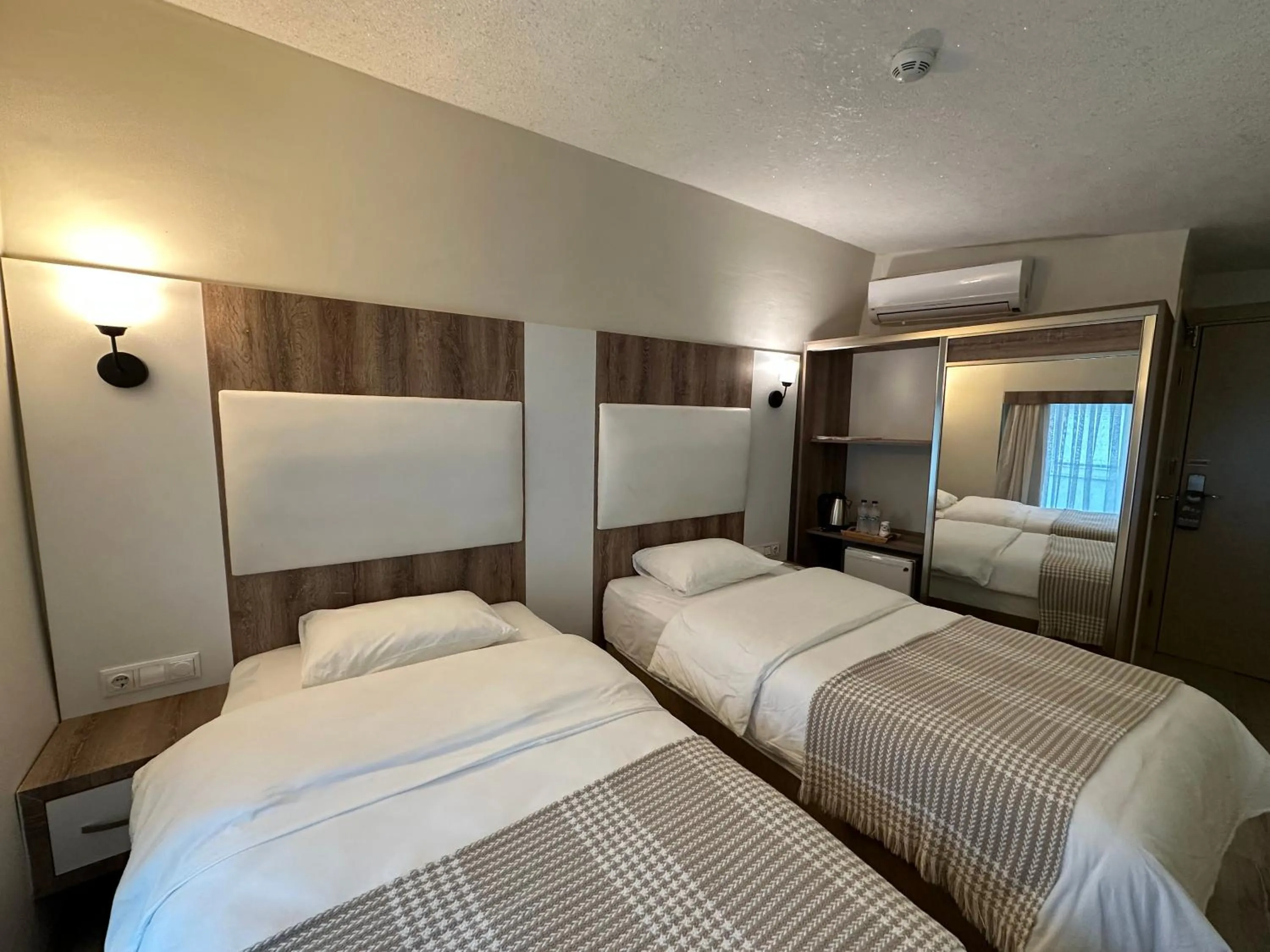 Bed in Line Suite Hotel