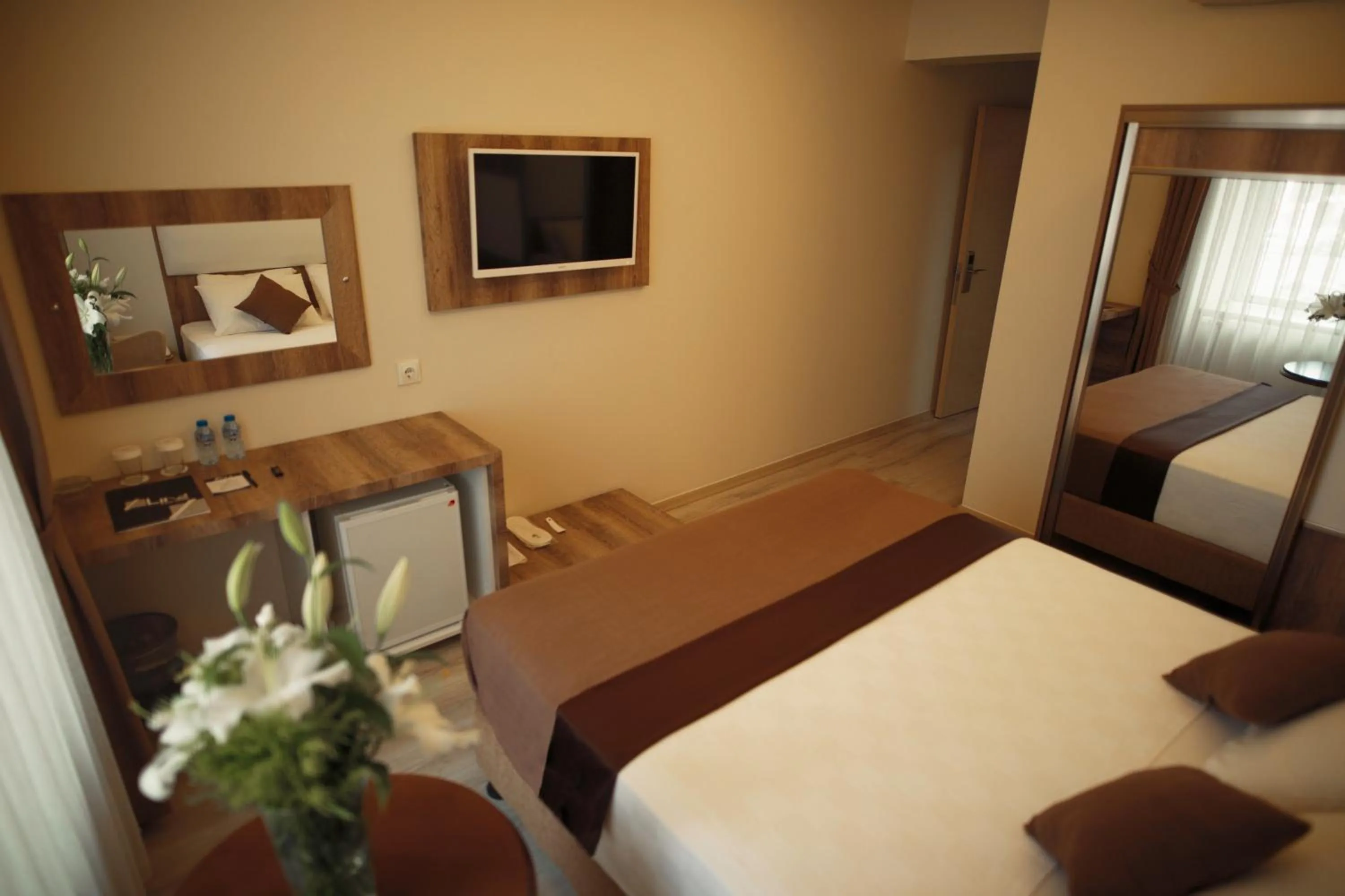 Bed in Line Suite Hotel