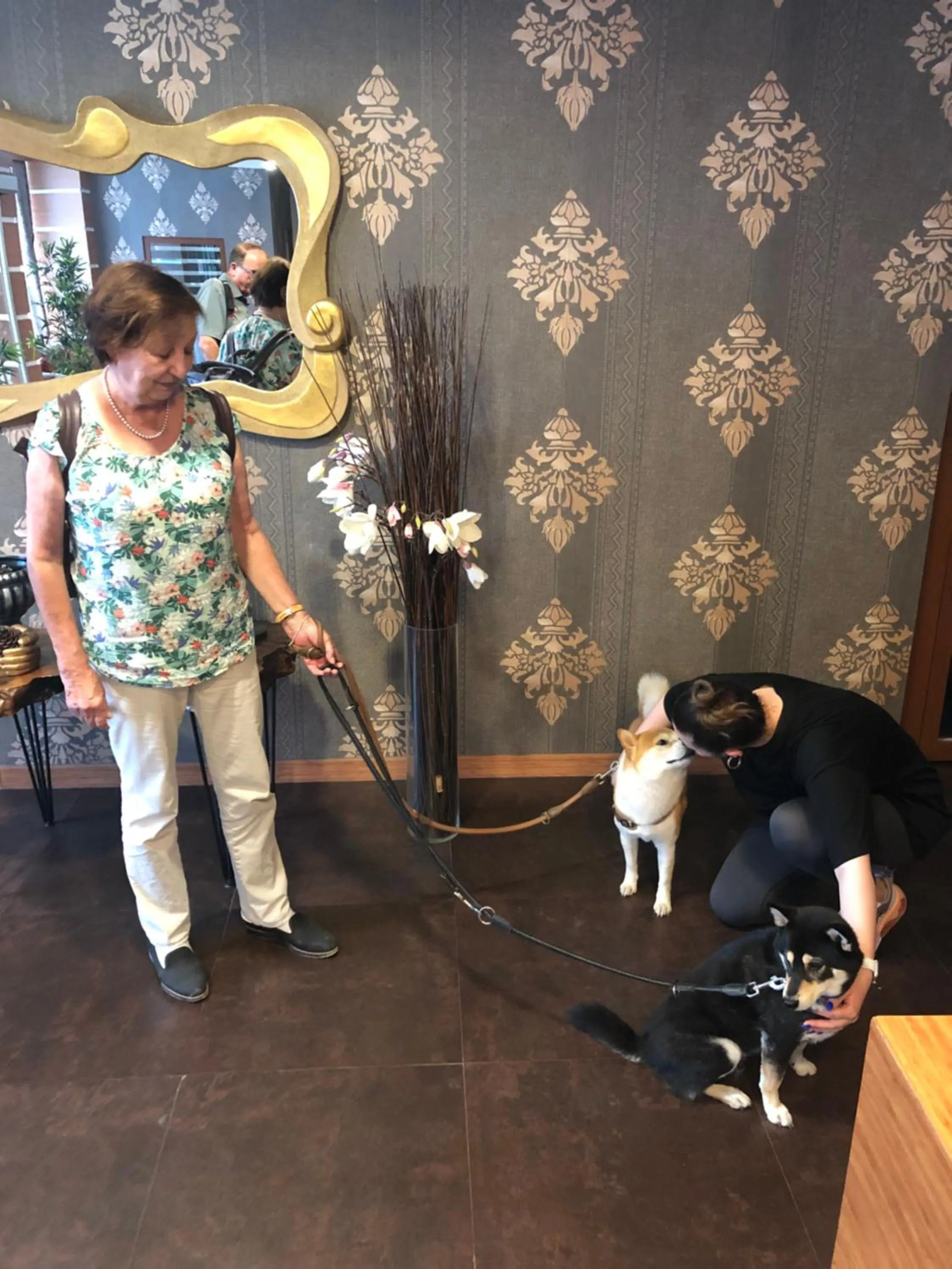 Family in Line Suite Hotel