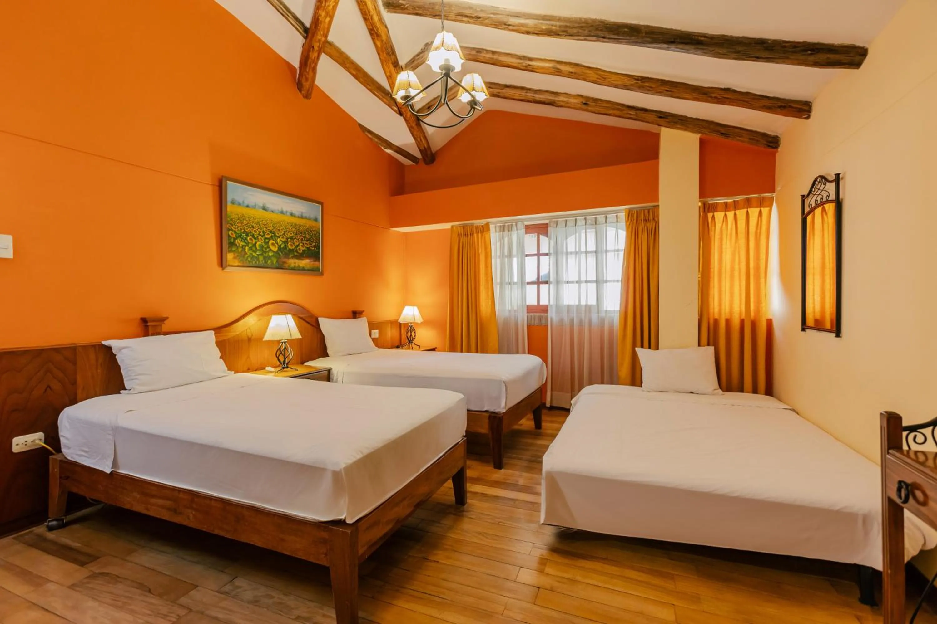 Photo of the whole room, Bed in Amerindia