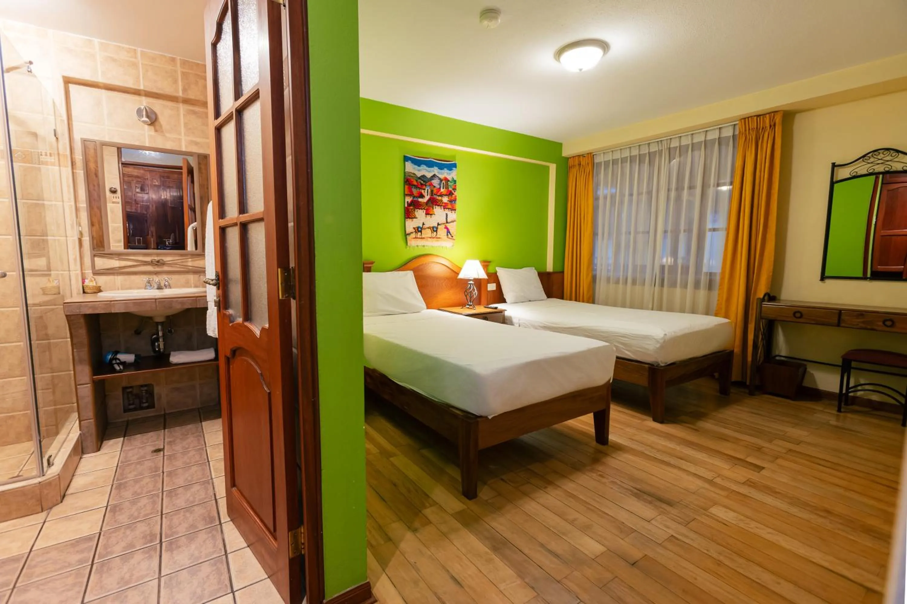 Photo of the whole room, Bed in Amerindia