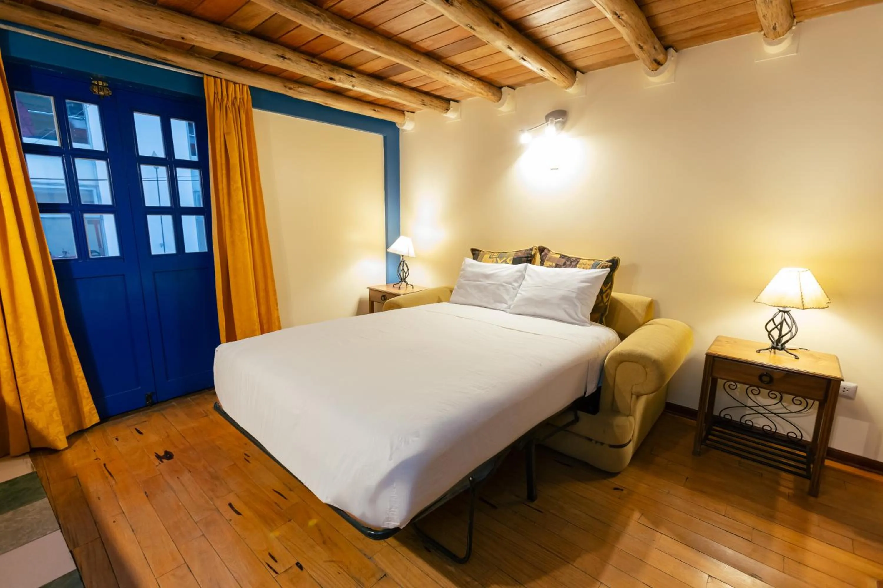 Decorative detail, Bed in Amerindia