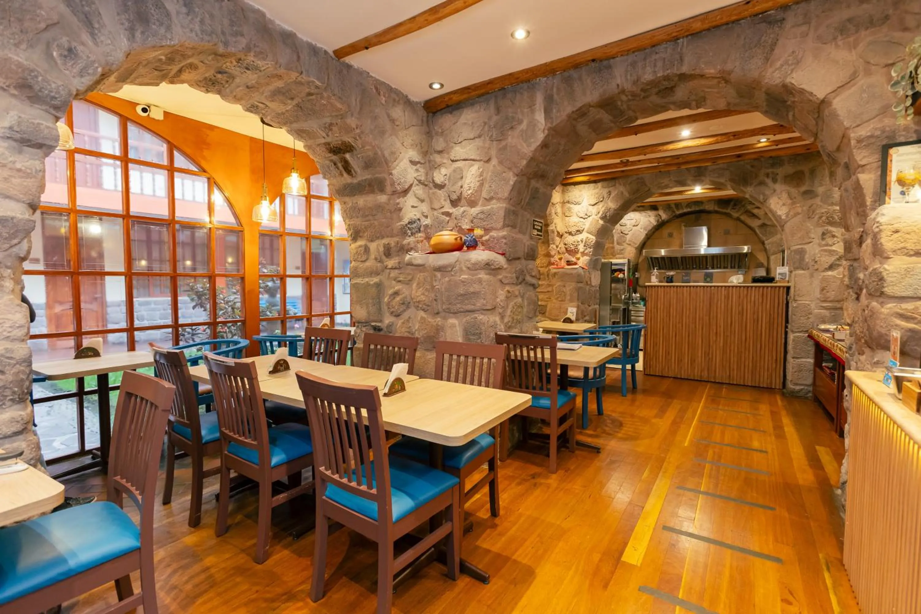 Restaurant/places to eat in Amerindia