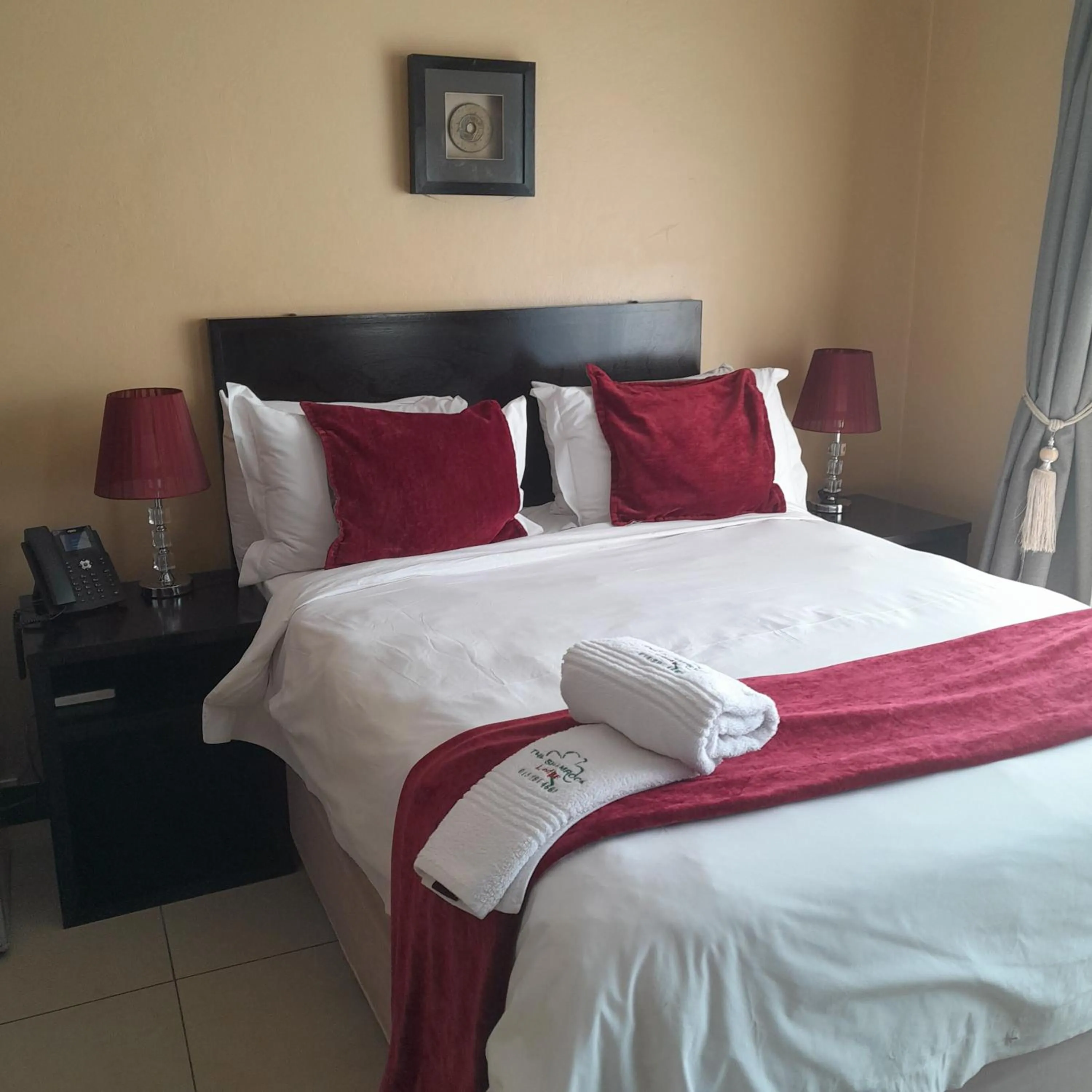 Bed in The Shamrock Hotel