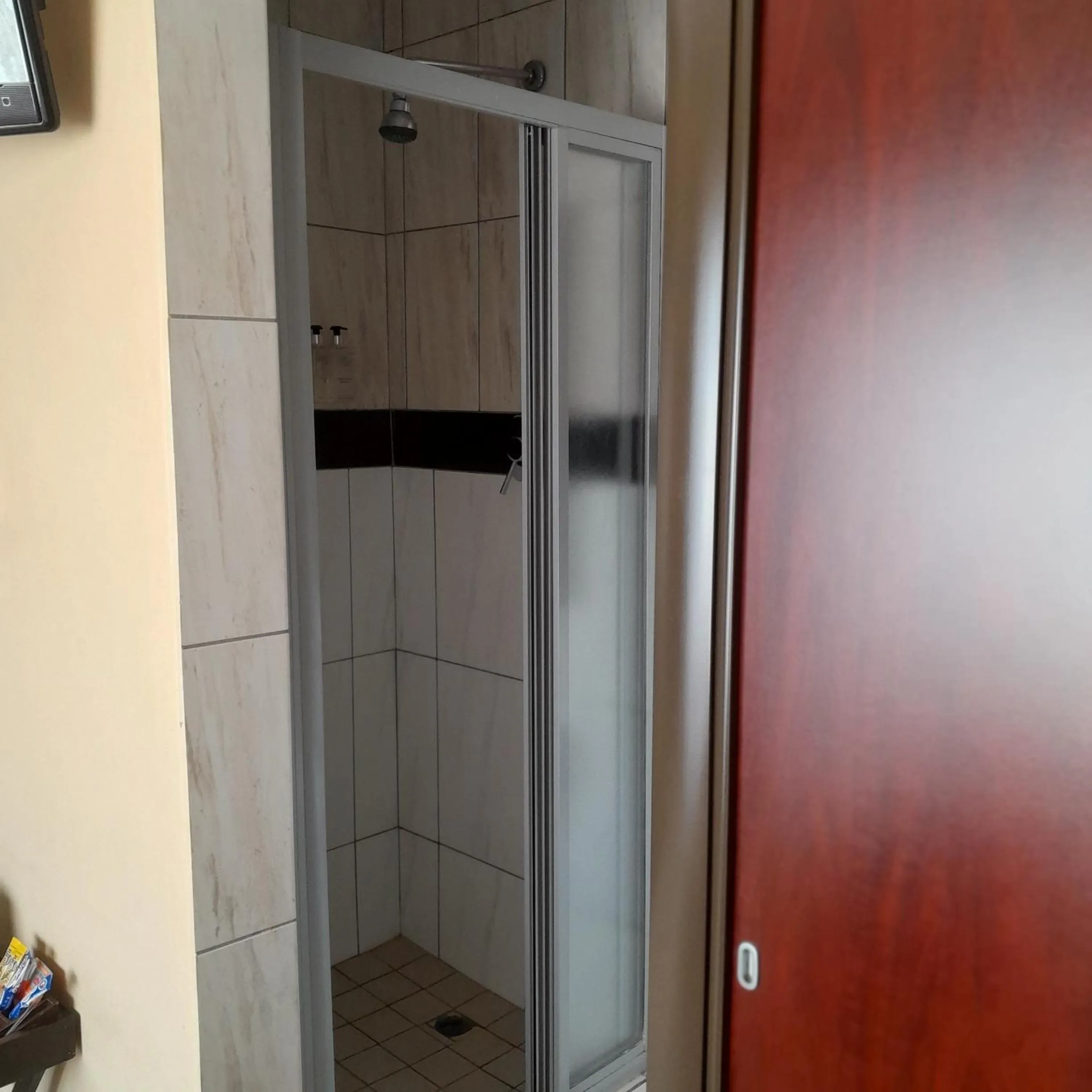 Shower in The Shamrock Hotel