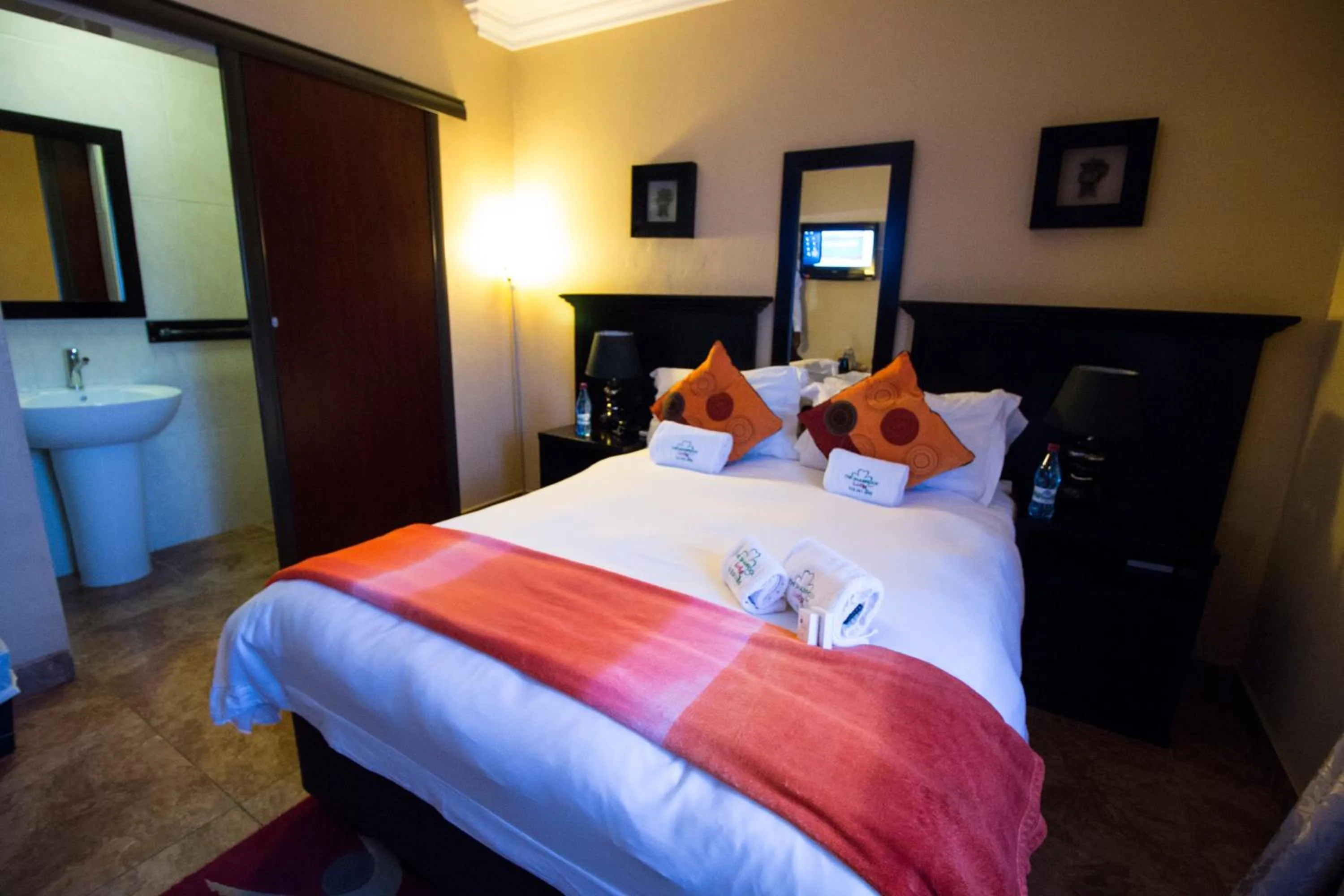 Bedroom, Bed in The Shamrock Hotel