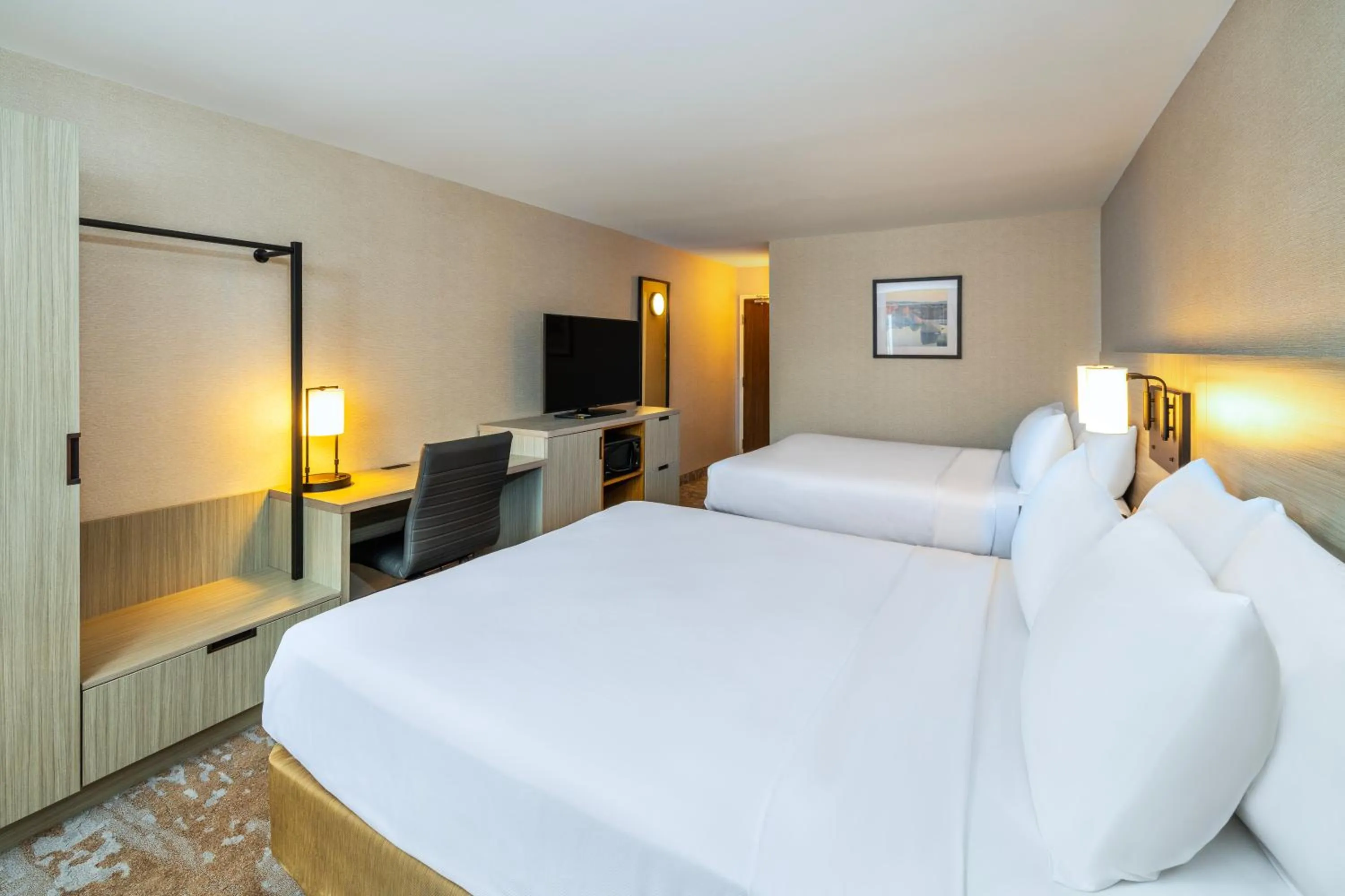 Bedroom, Bed in Comfort Inn Magnetic Hill