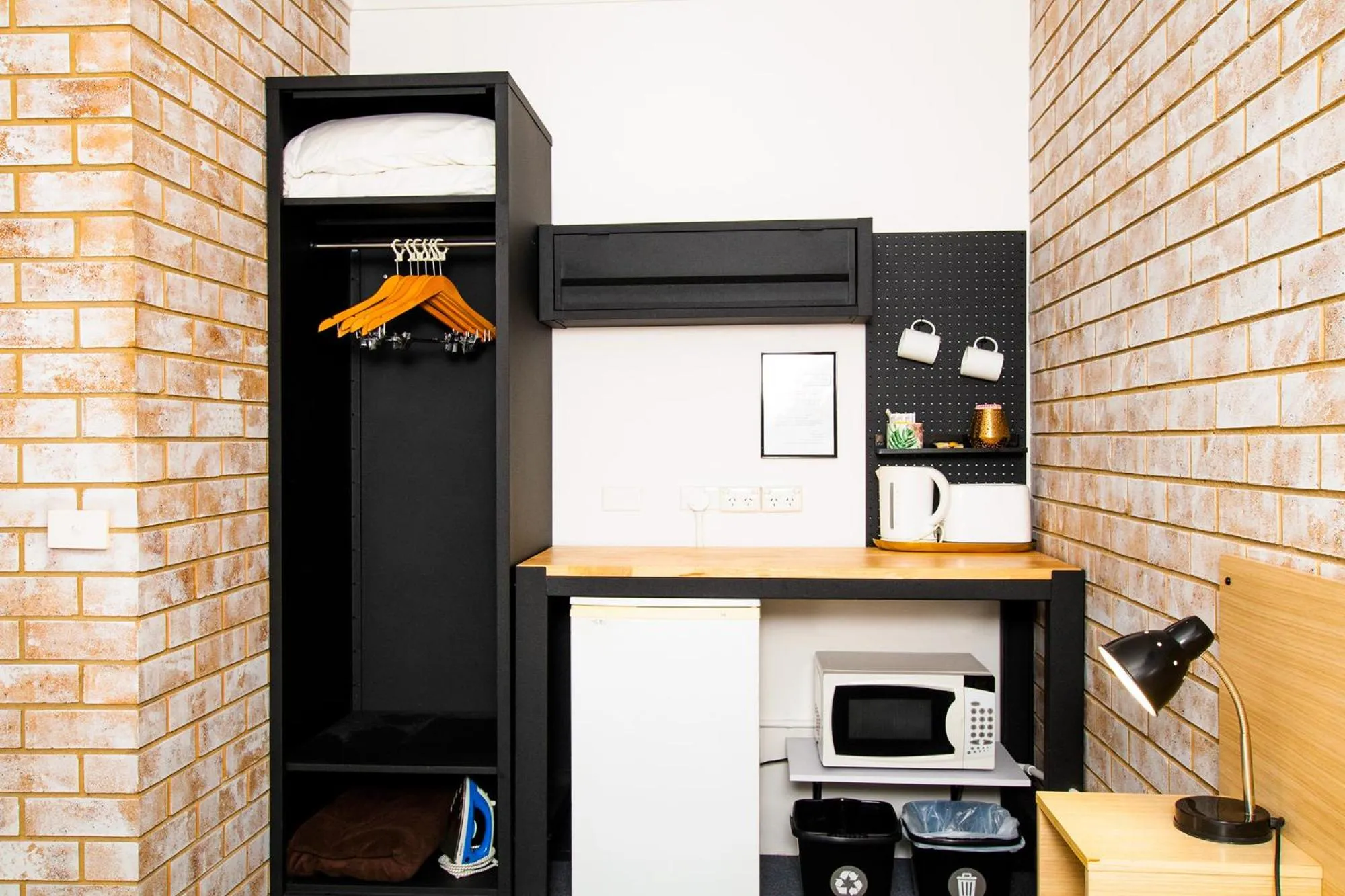 Coffee/tea facilities in River Street Motel