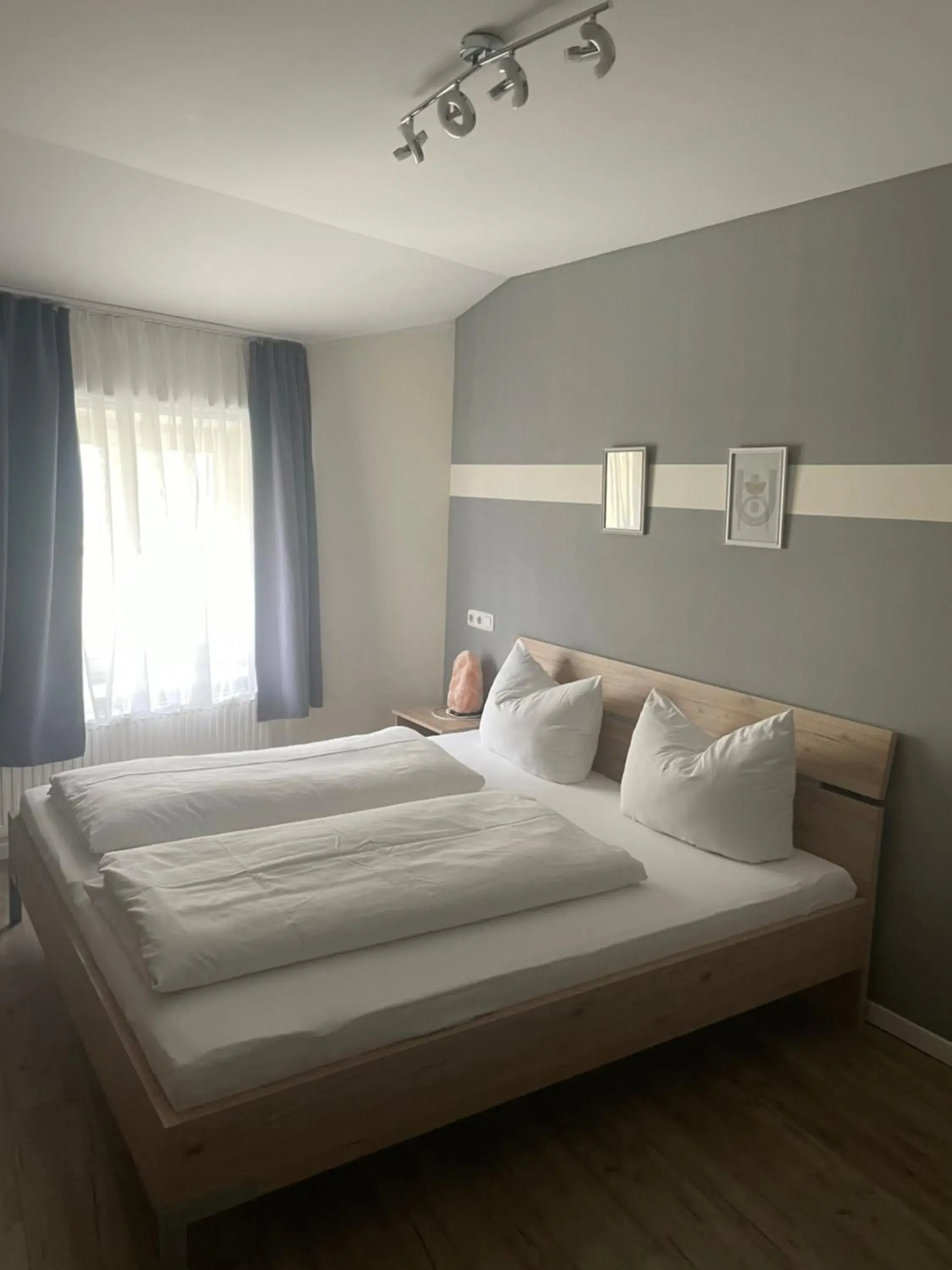 Economy Twin Room in City House Alpeneck Economy Twin Room in City House Alpeneck