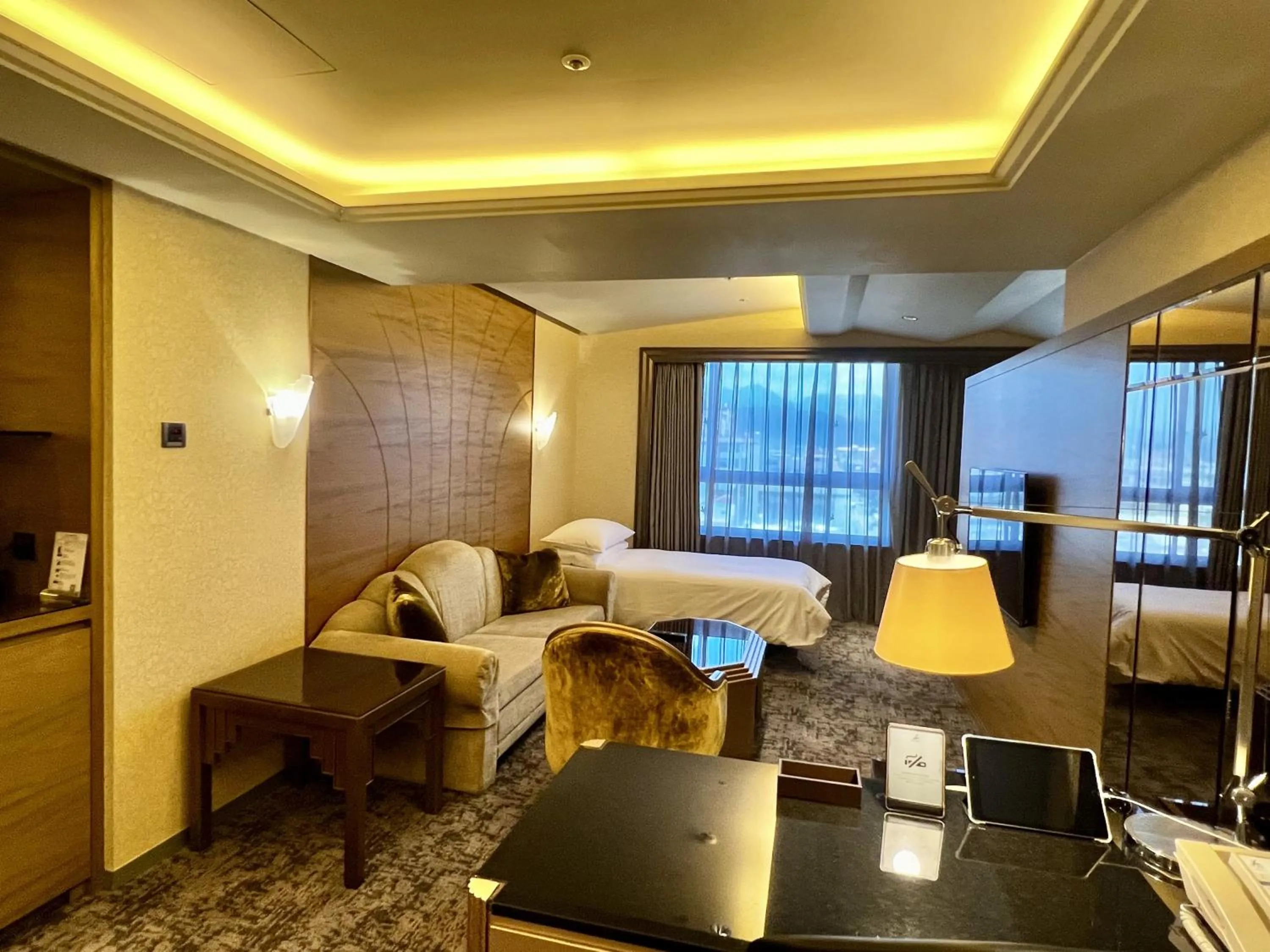 Photo of the whole room, Bed in The Landis Taipei