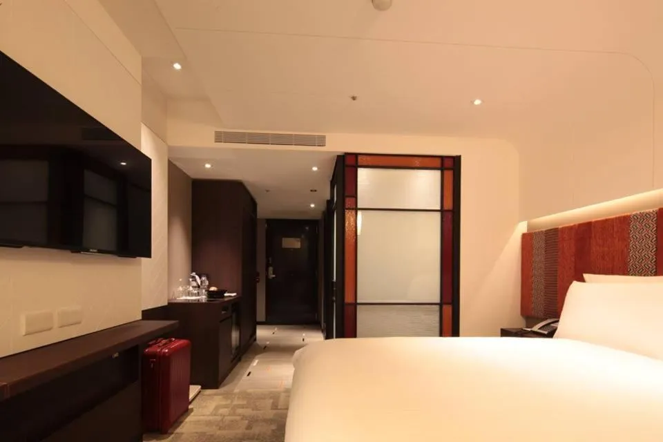 Photo of the whole room, Bed in The Landis Taipei