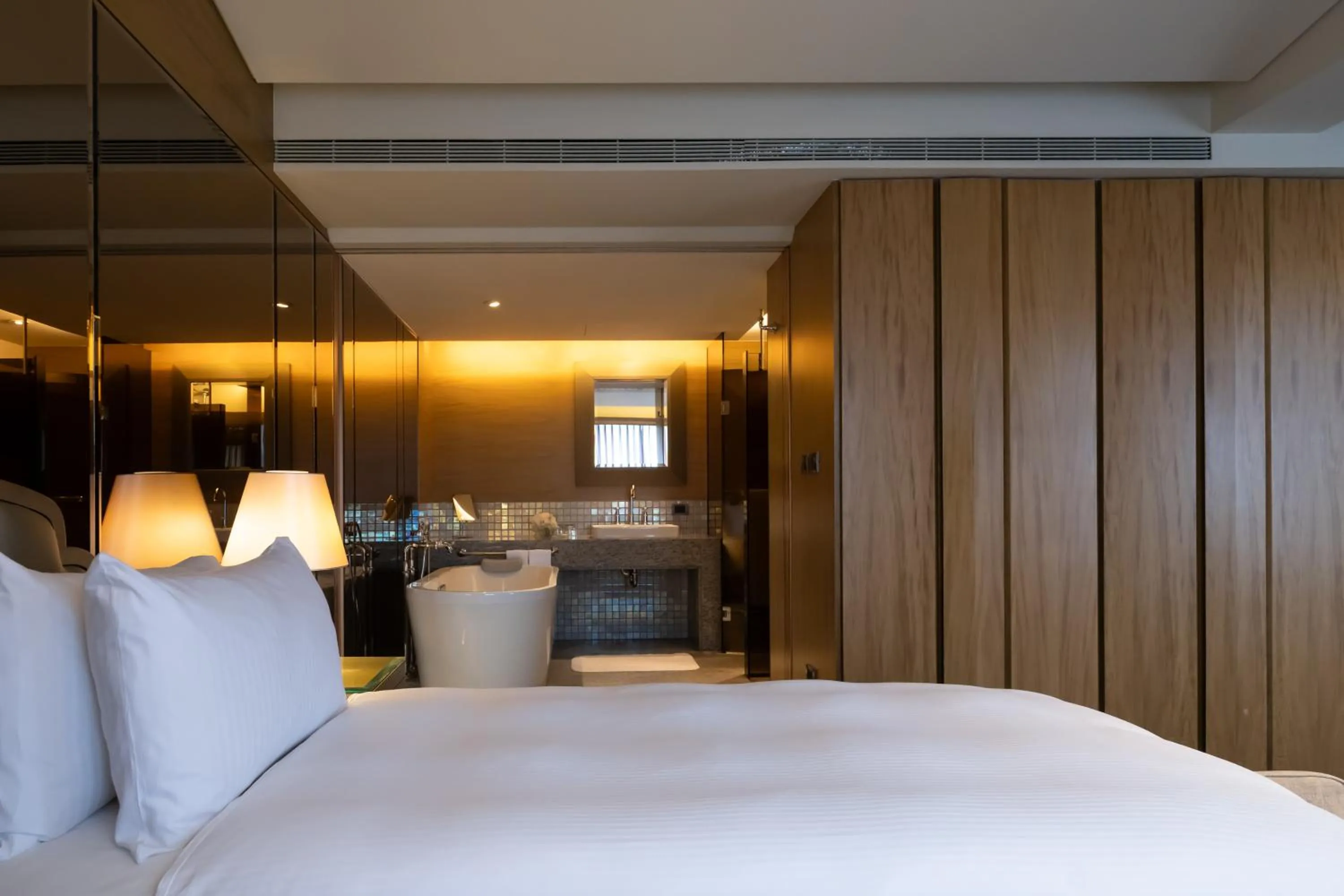 Photo of the whole room, Bed in The Landis Taipei