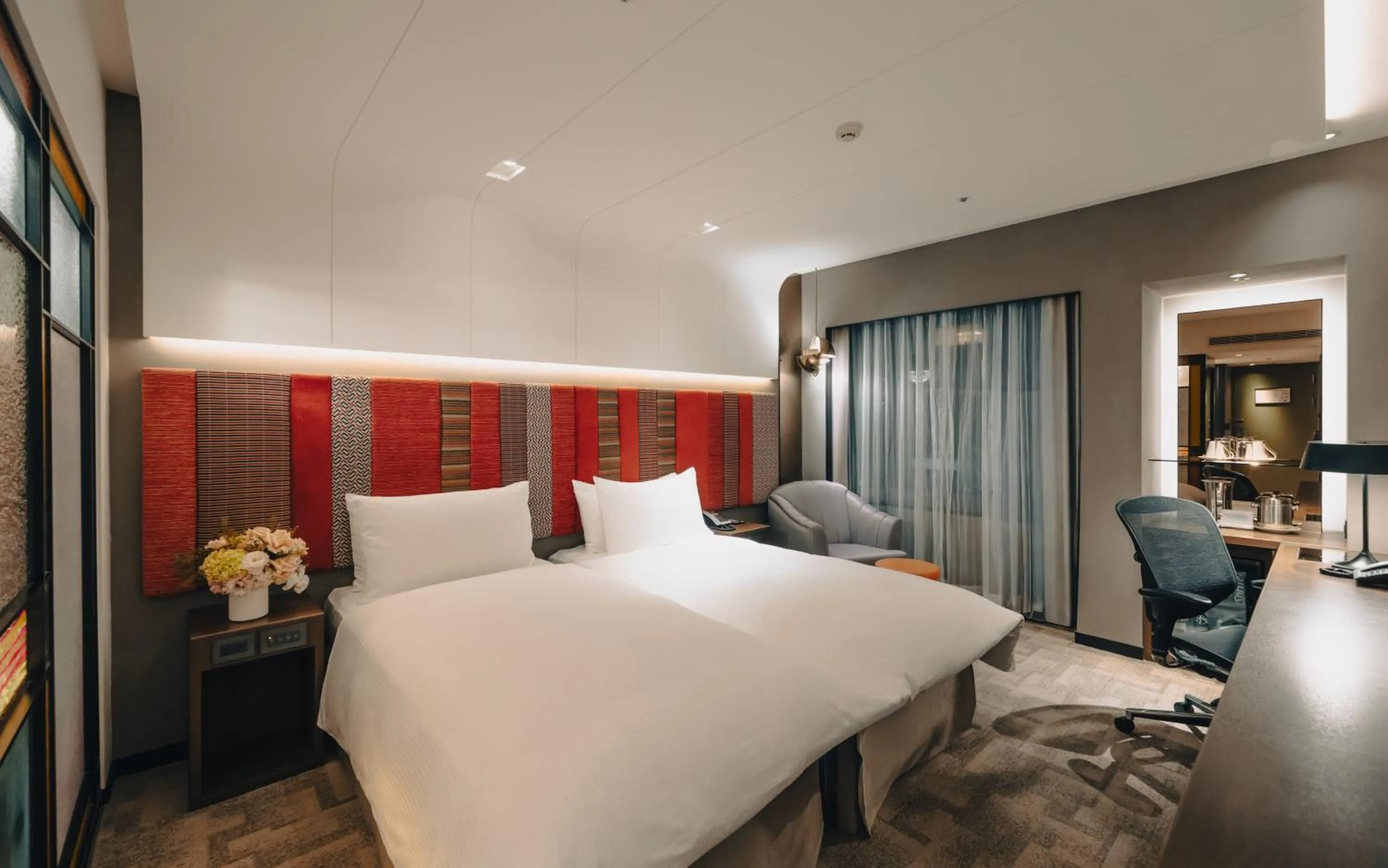 Photo of the whole room, Bed in The Landis Taipei