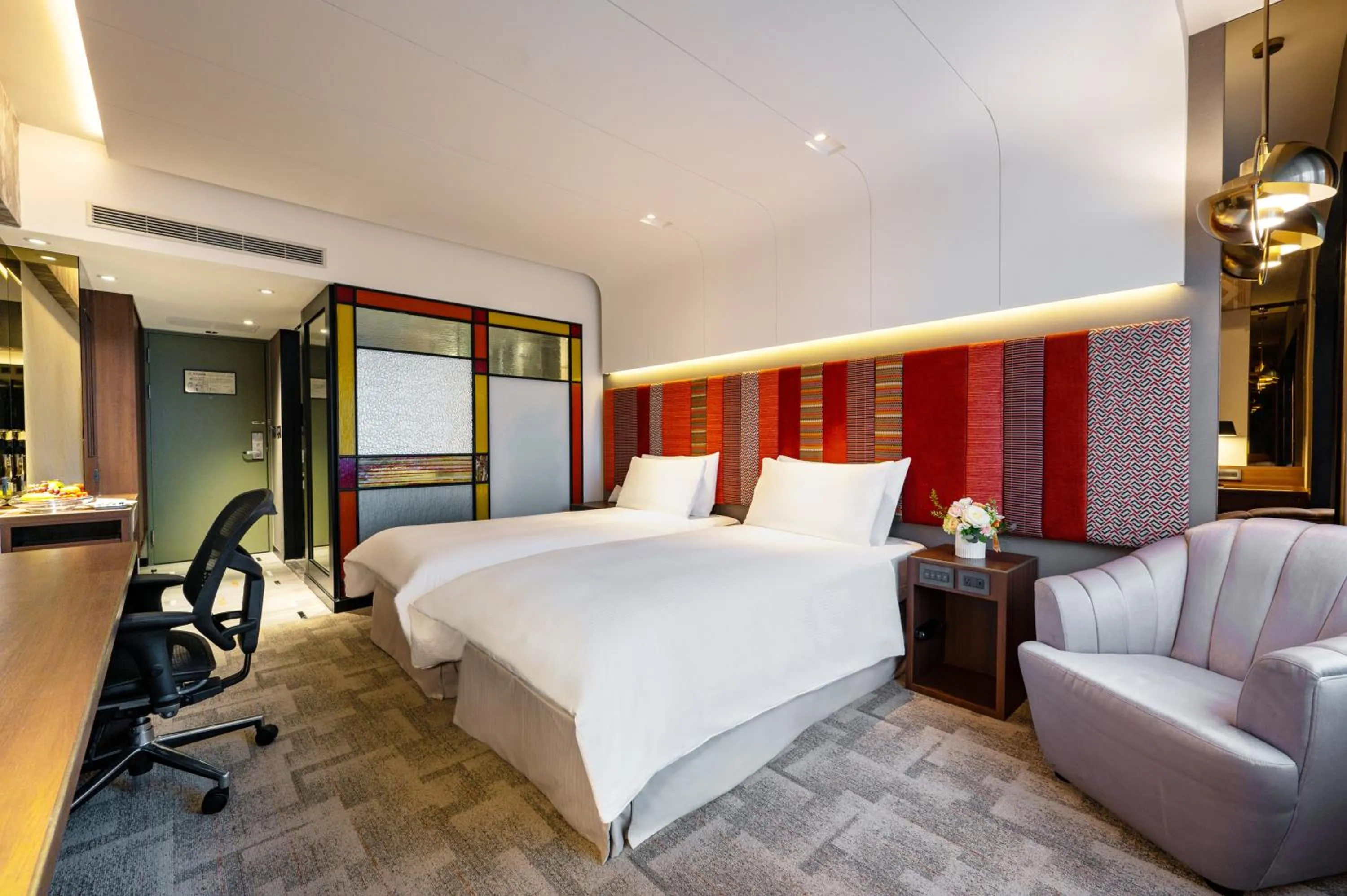 Photo of the whole room, Bed in The Landis Taipei