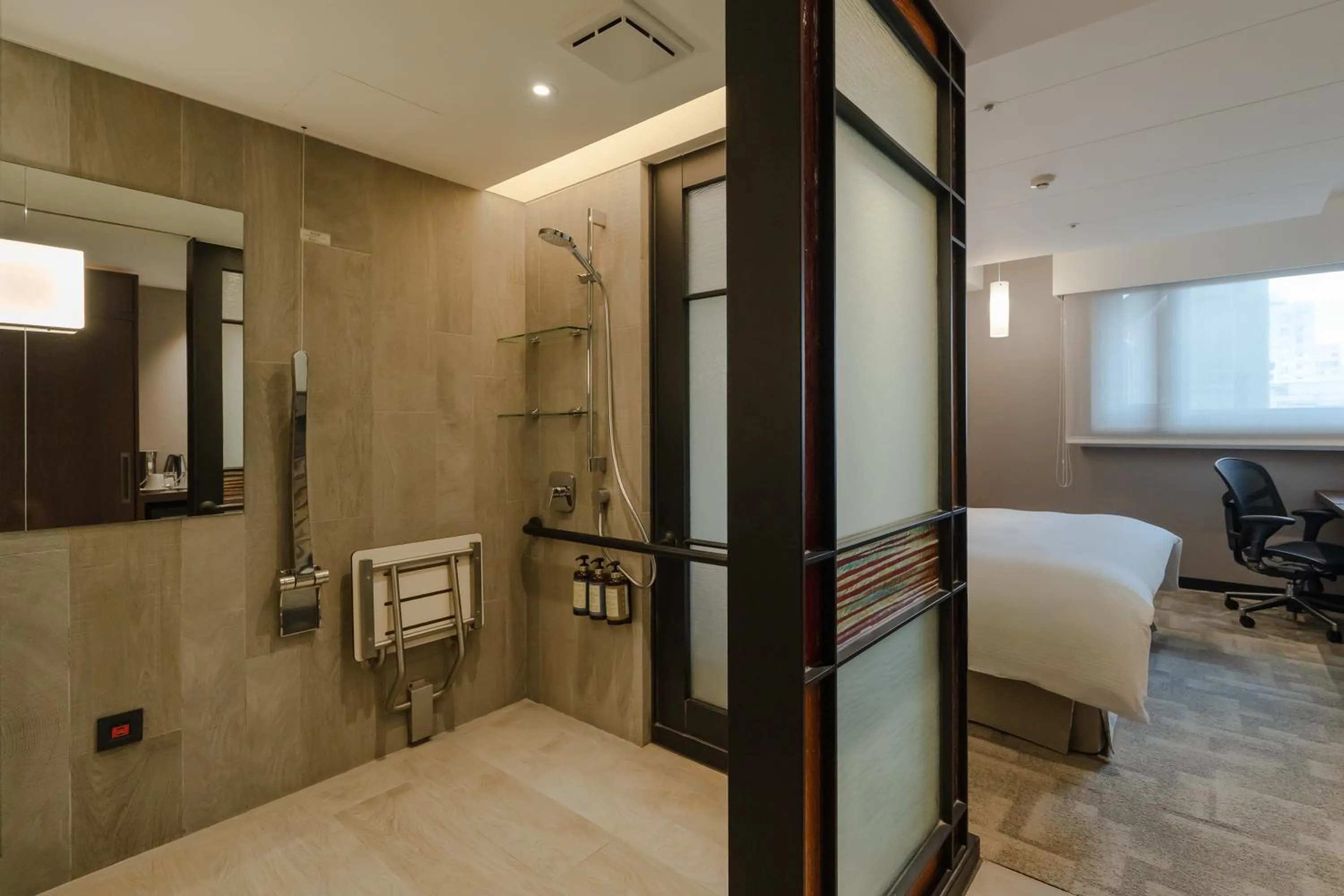 Bathroom, Bed in The Landis Taipei