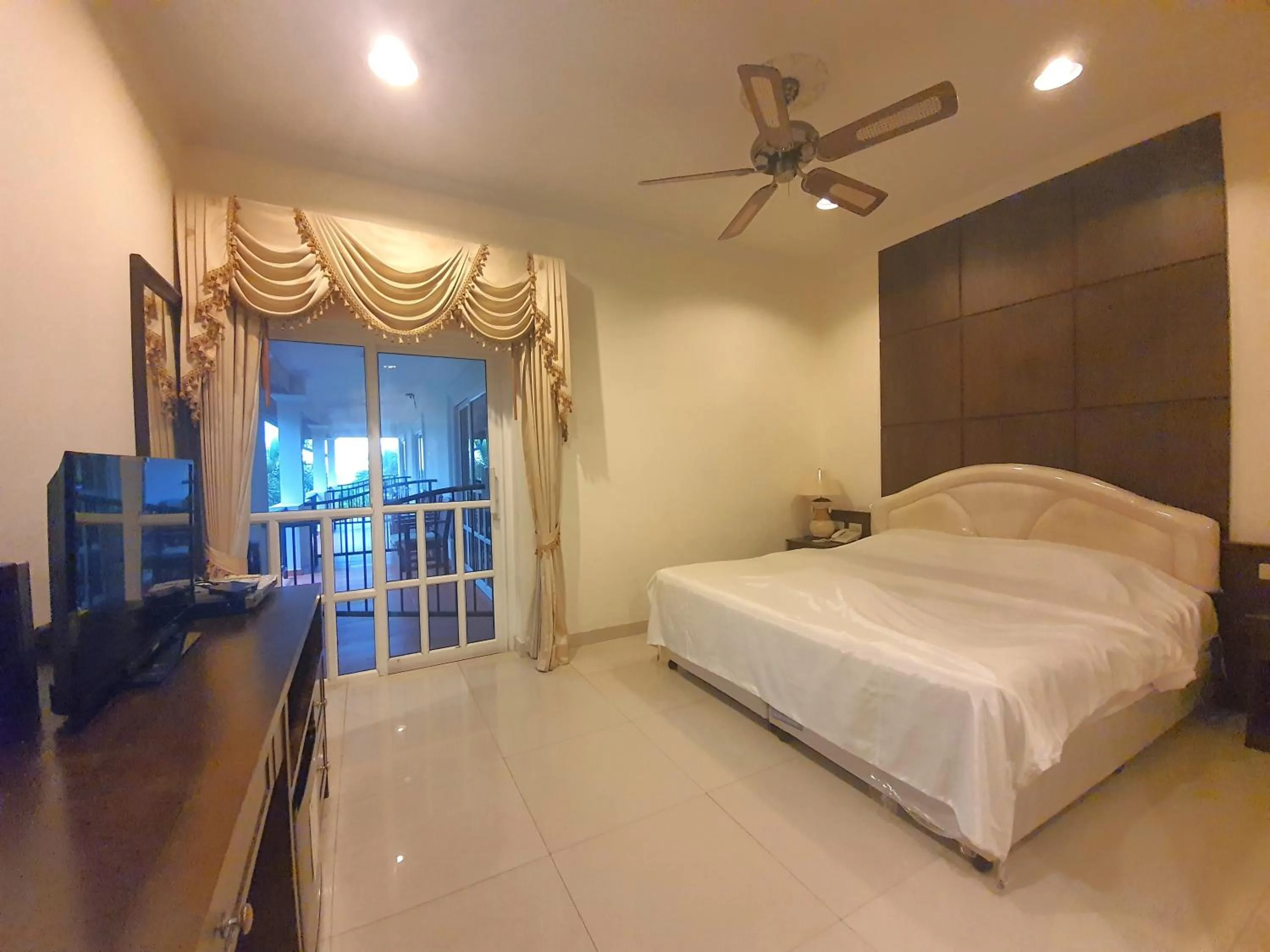 Bedroom, Bed in Serene Sands