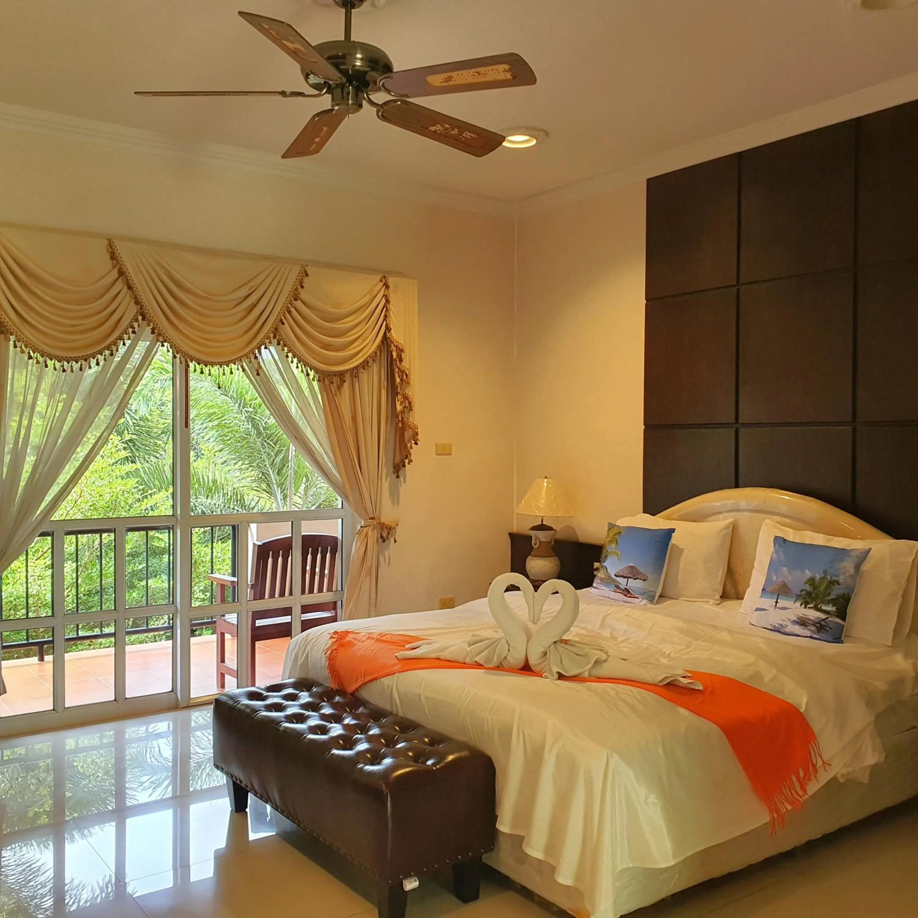 Bedroom, Bed in Serene Sands