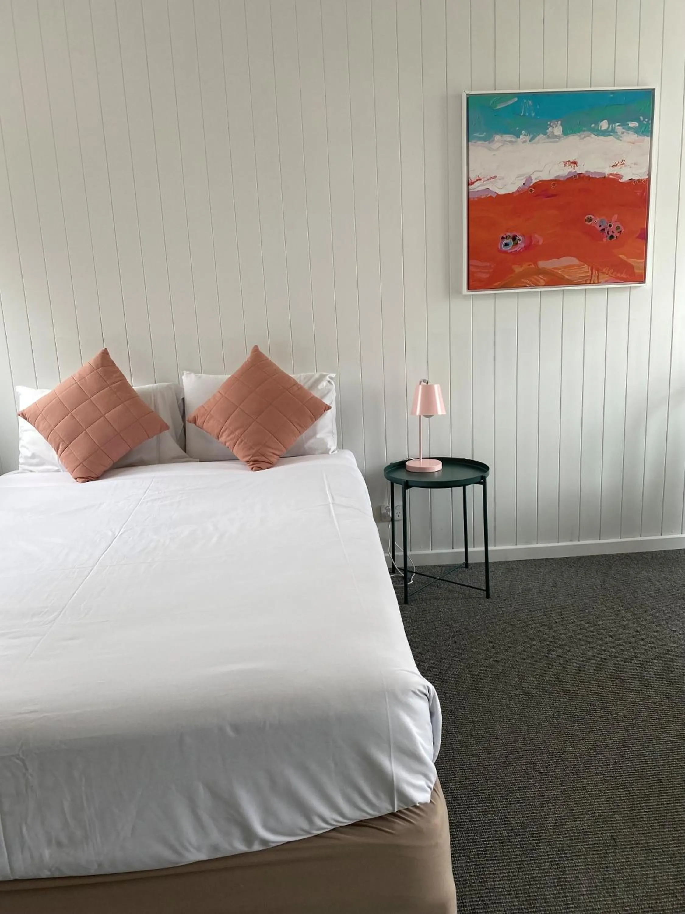 Bed in Harbour View Motel