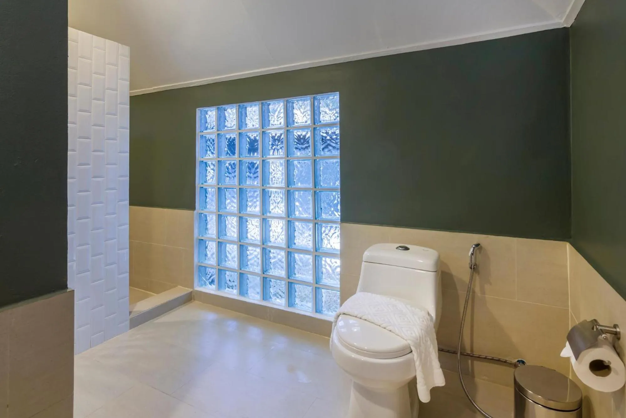 Bathroom in Let's Hyde Pattaya Resort & Villas - Pool Cabanas