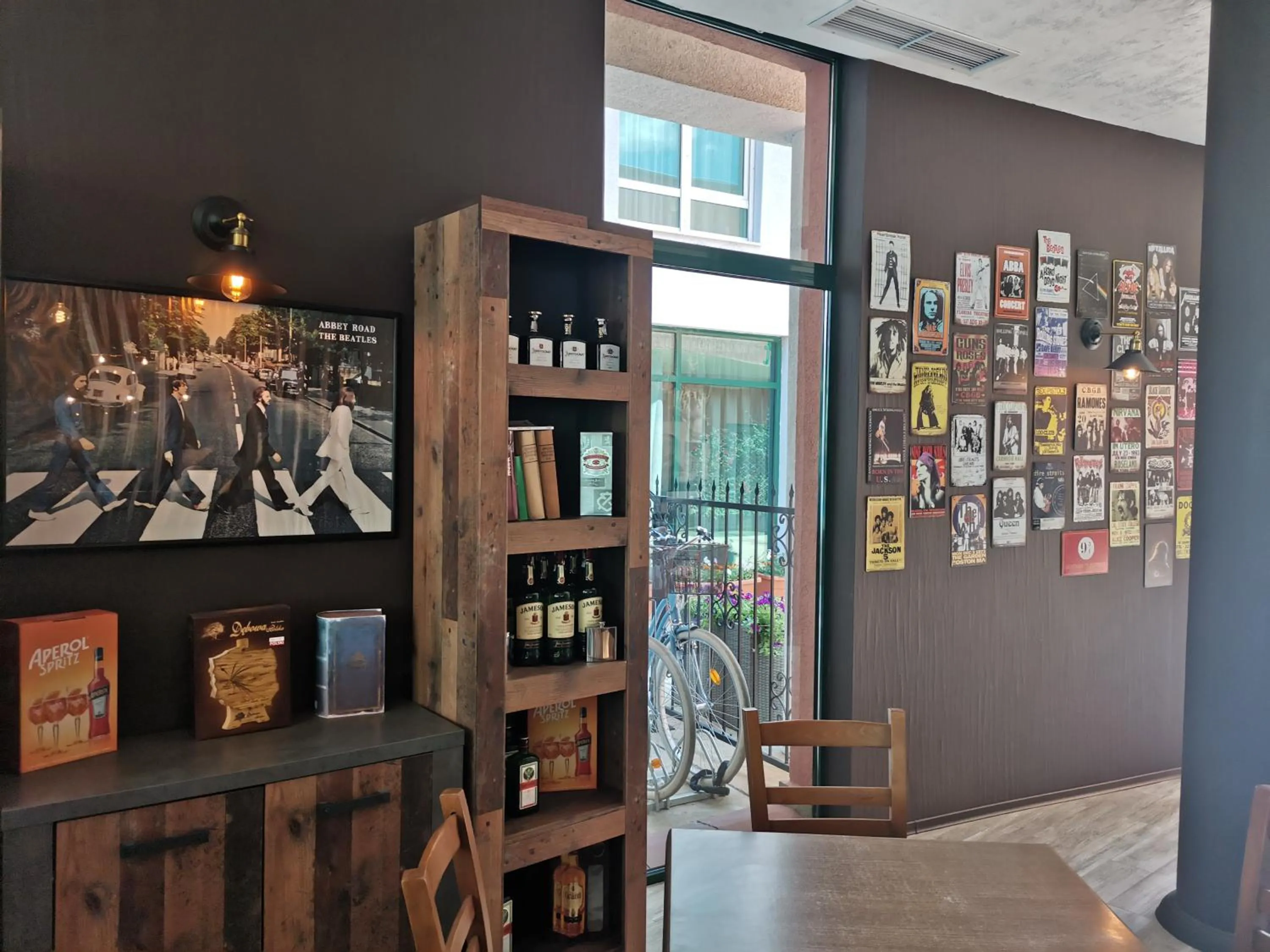 Restaurant/places to eat in Pollo Resort