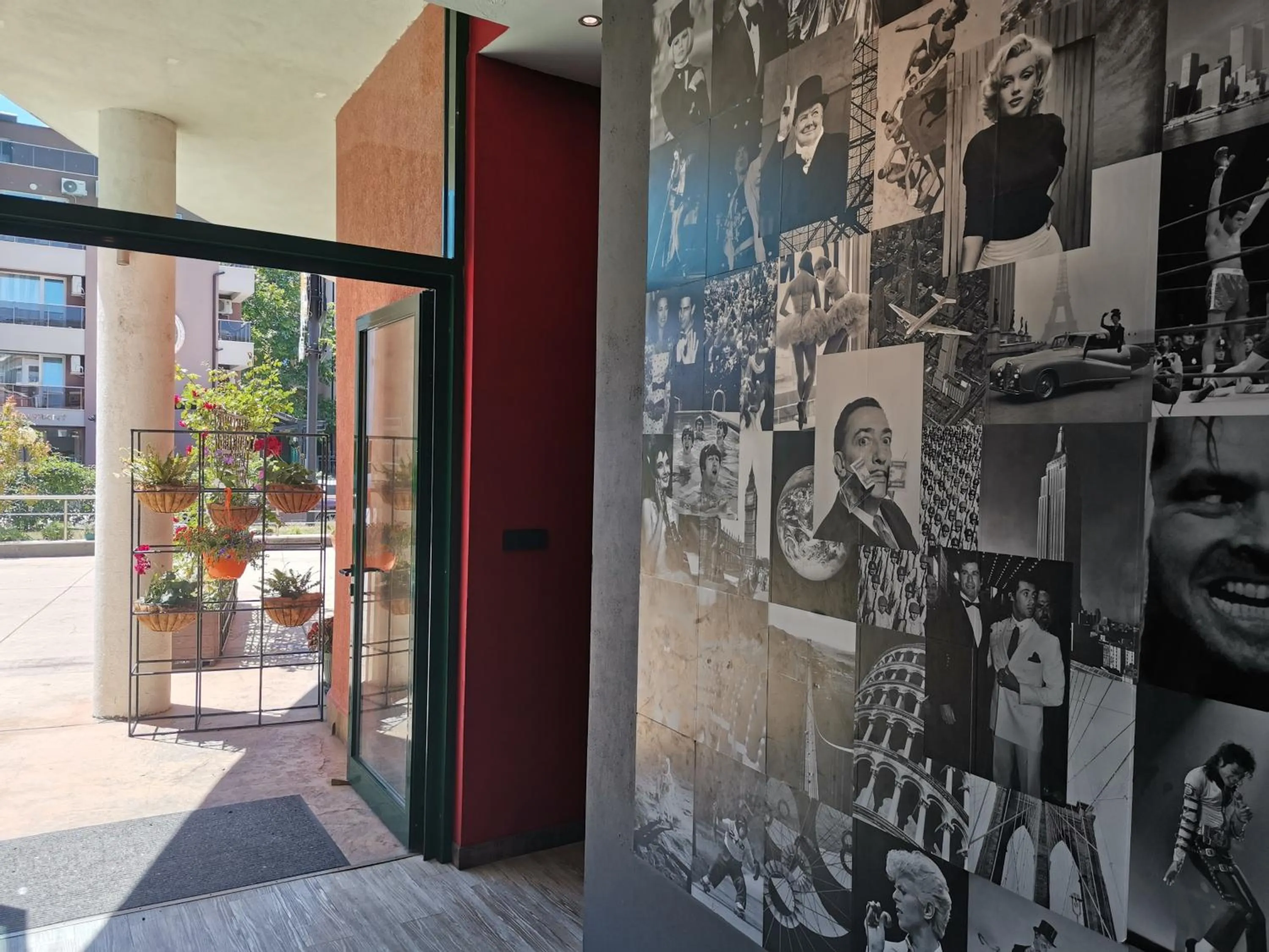 Restaurant/places to eat in Pollo Resort