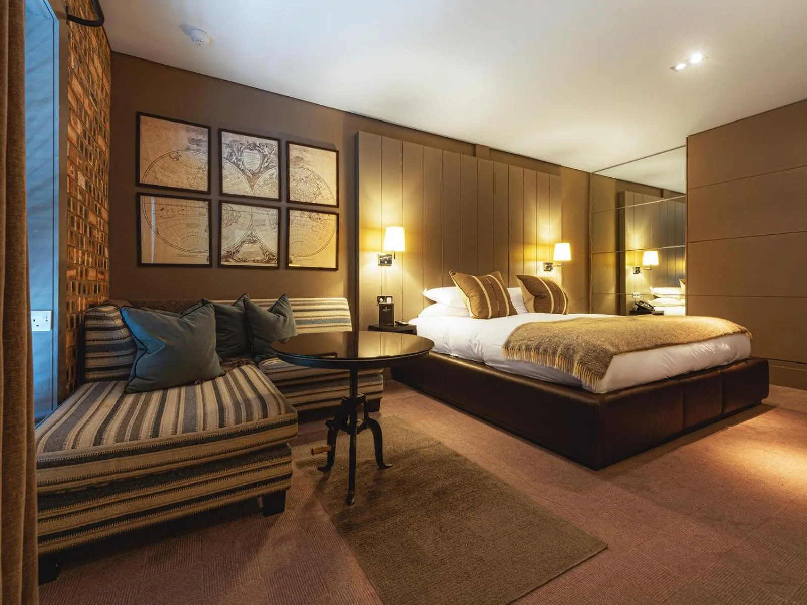 Seating area, Bed in Dakota Edinburgh