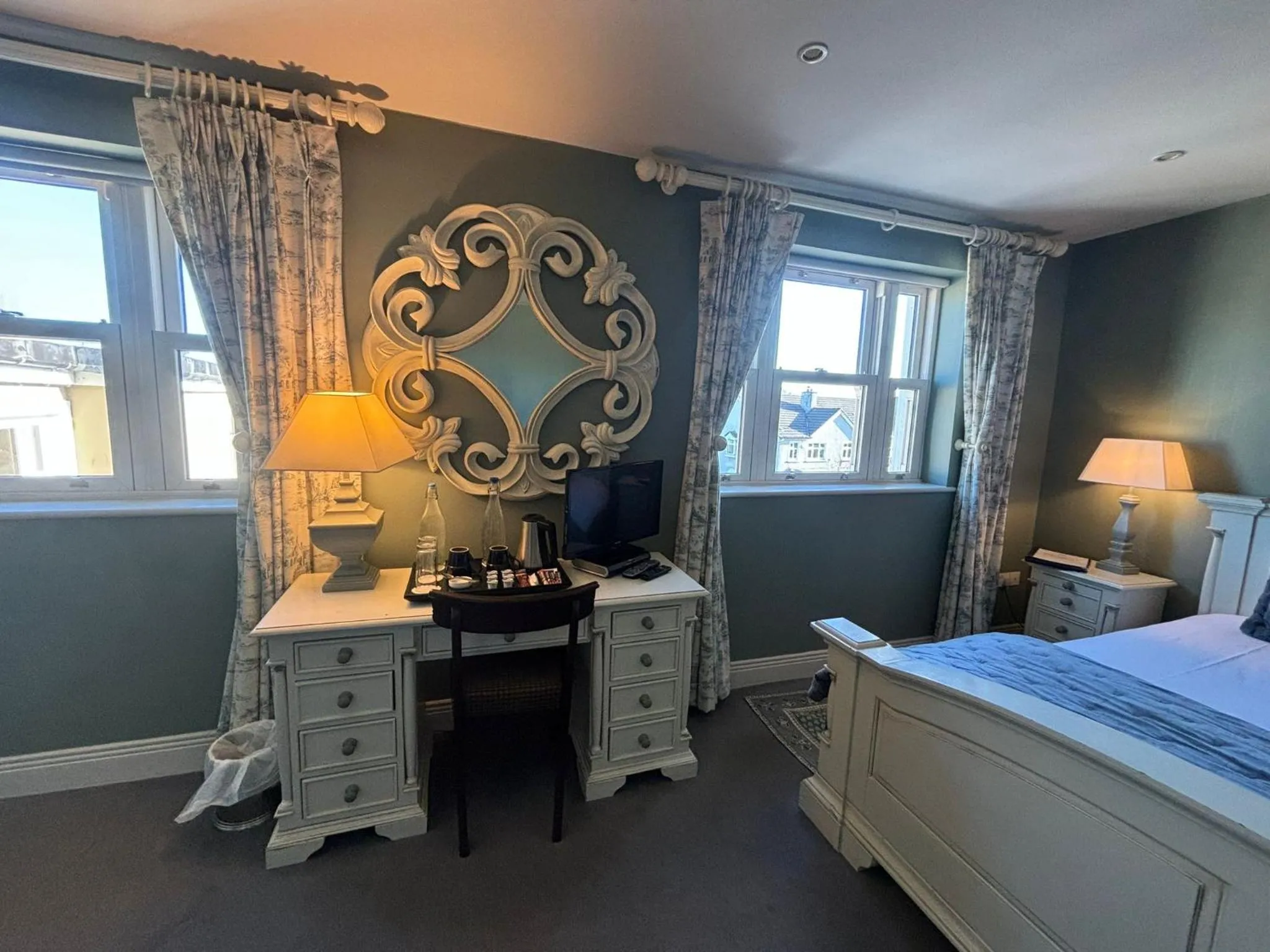 Photo of the whole room, Bed in Horse & Hound