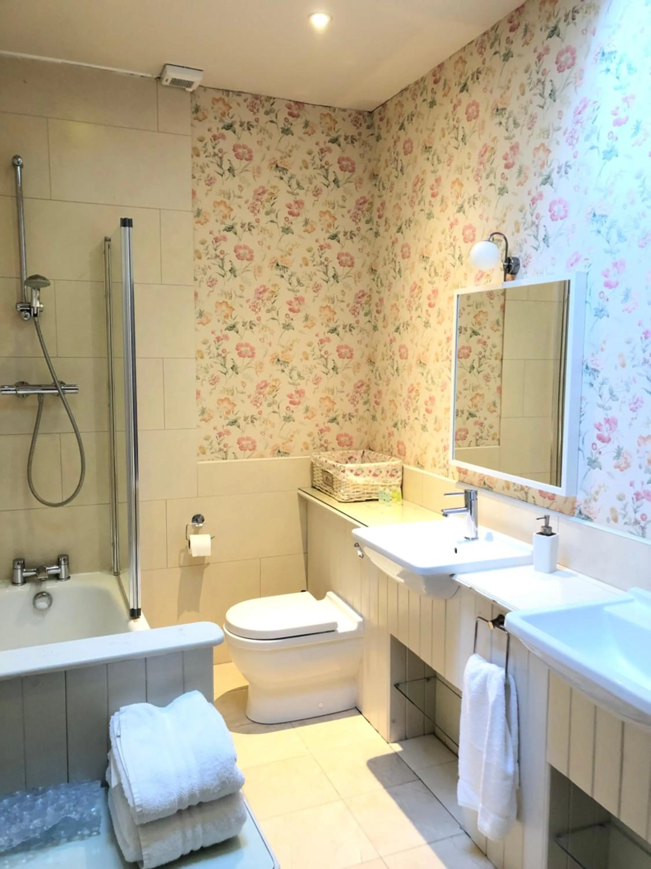 Bathroom in Horse & Hound