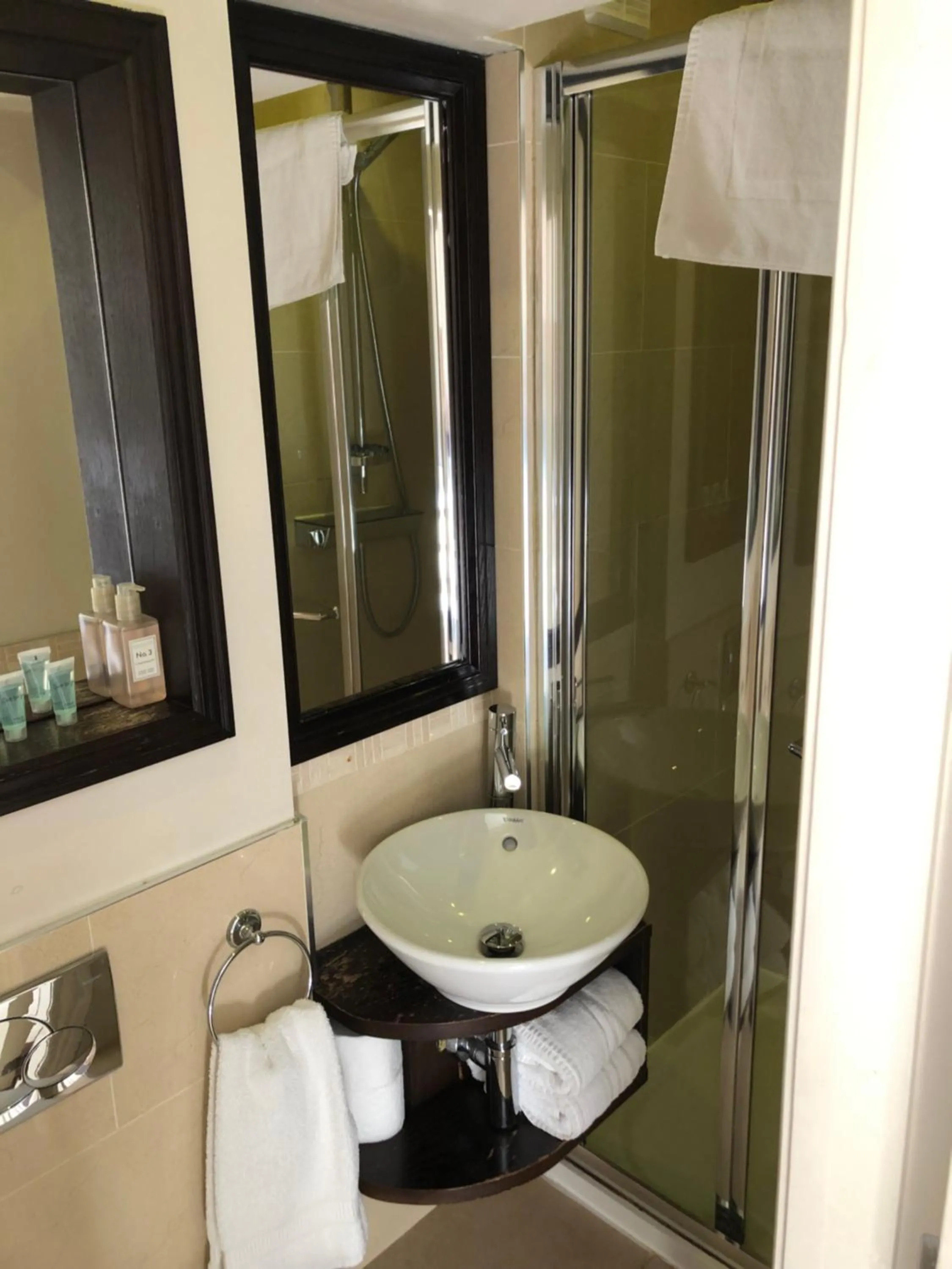 Bathroom in Horse & Hound