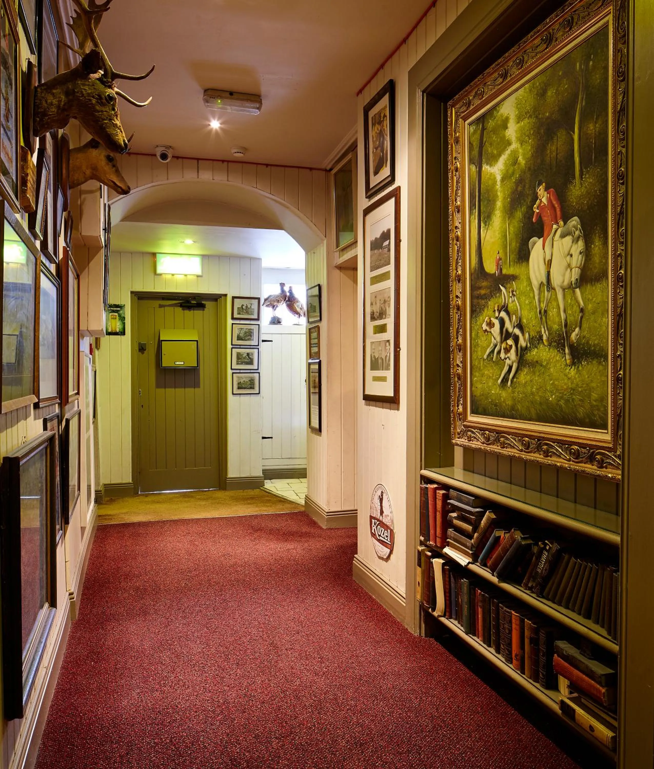 Facade/entrance in Horse & Hound