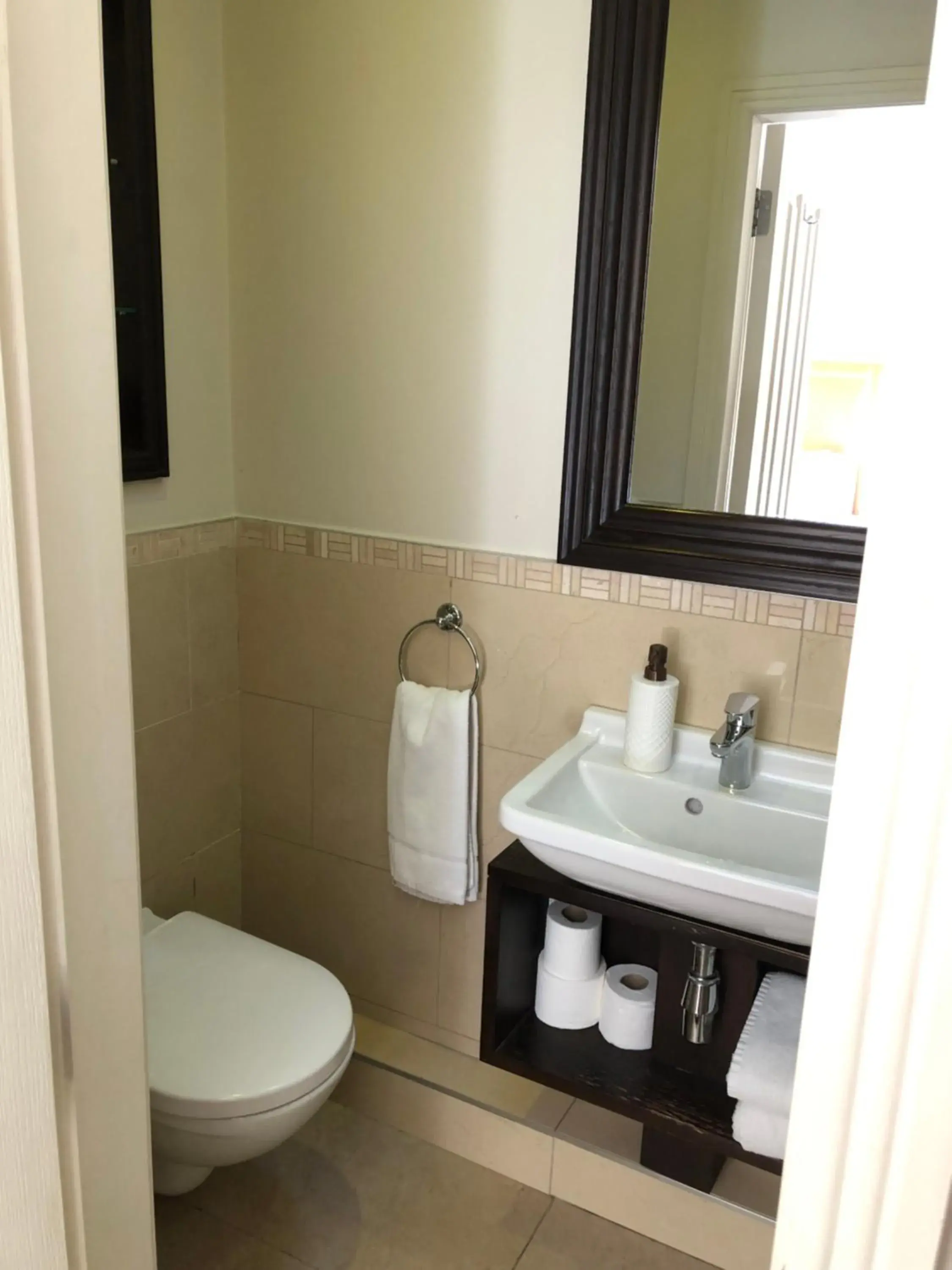 Small Twin Room in Horse & Hound Small Twin Room in Horse & Hound