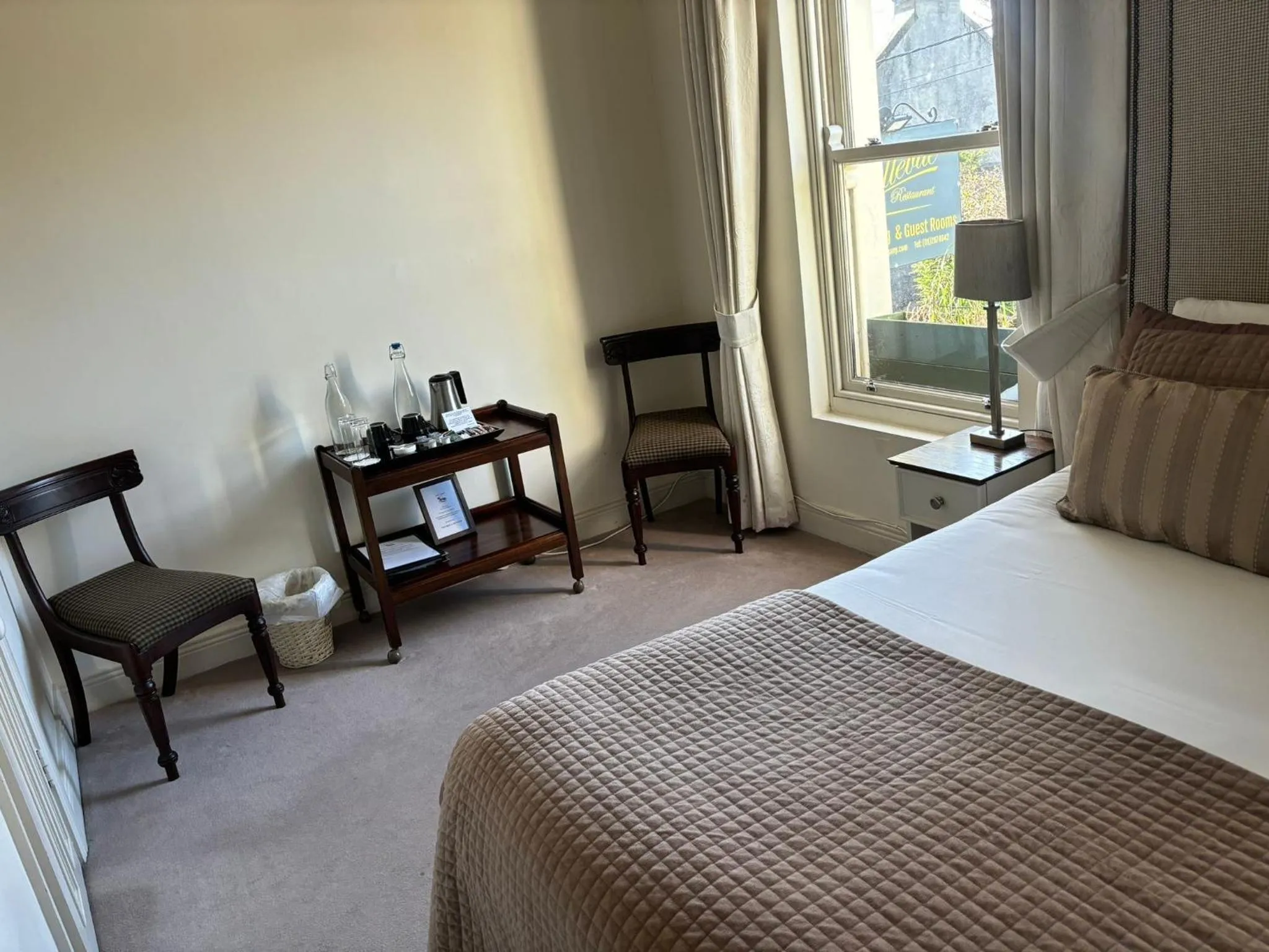 Seating area, Bed in Horse & Hound