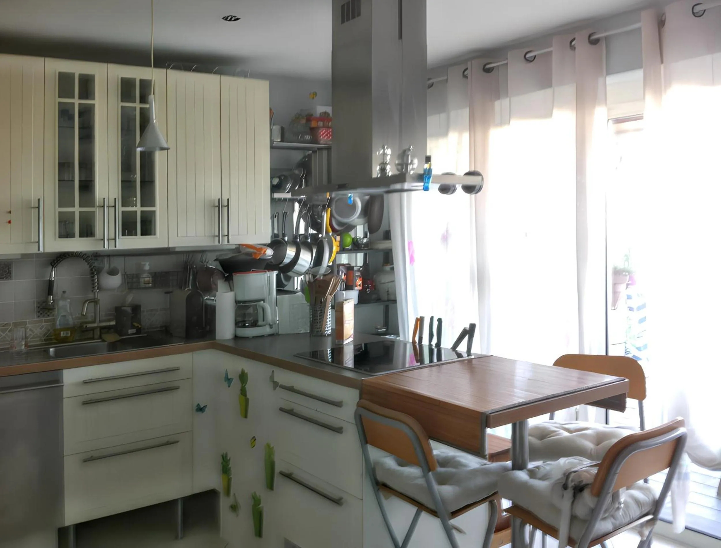 Kitchen or kitchenette in Appartement moderne avec vue sur la mer à La Ciotat – 40 m²