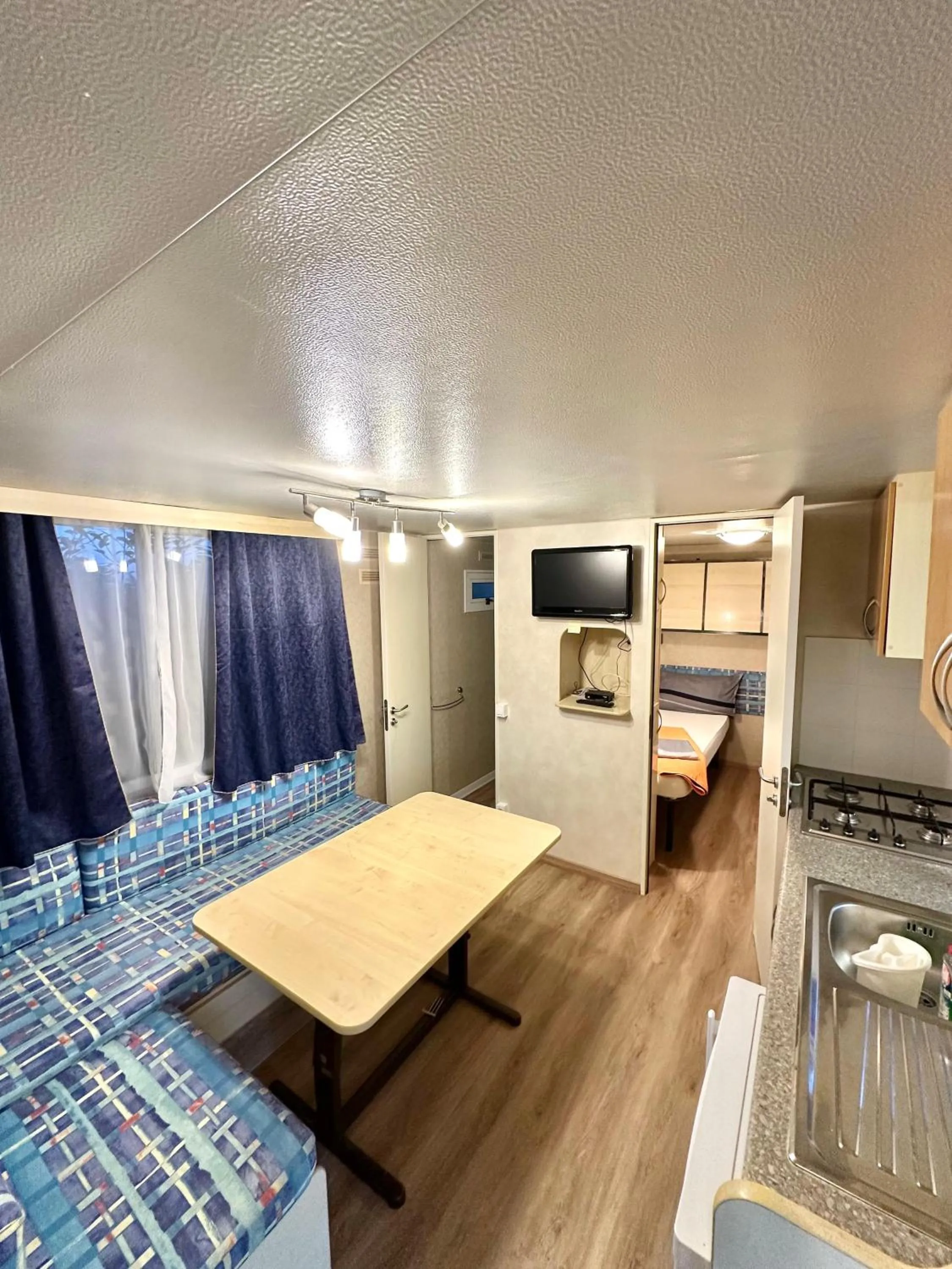 Kitchen or kitchenette, Bed in Kamp Slanik Mobile Homes