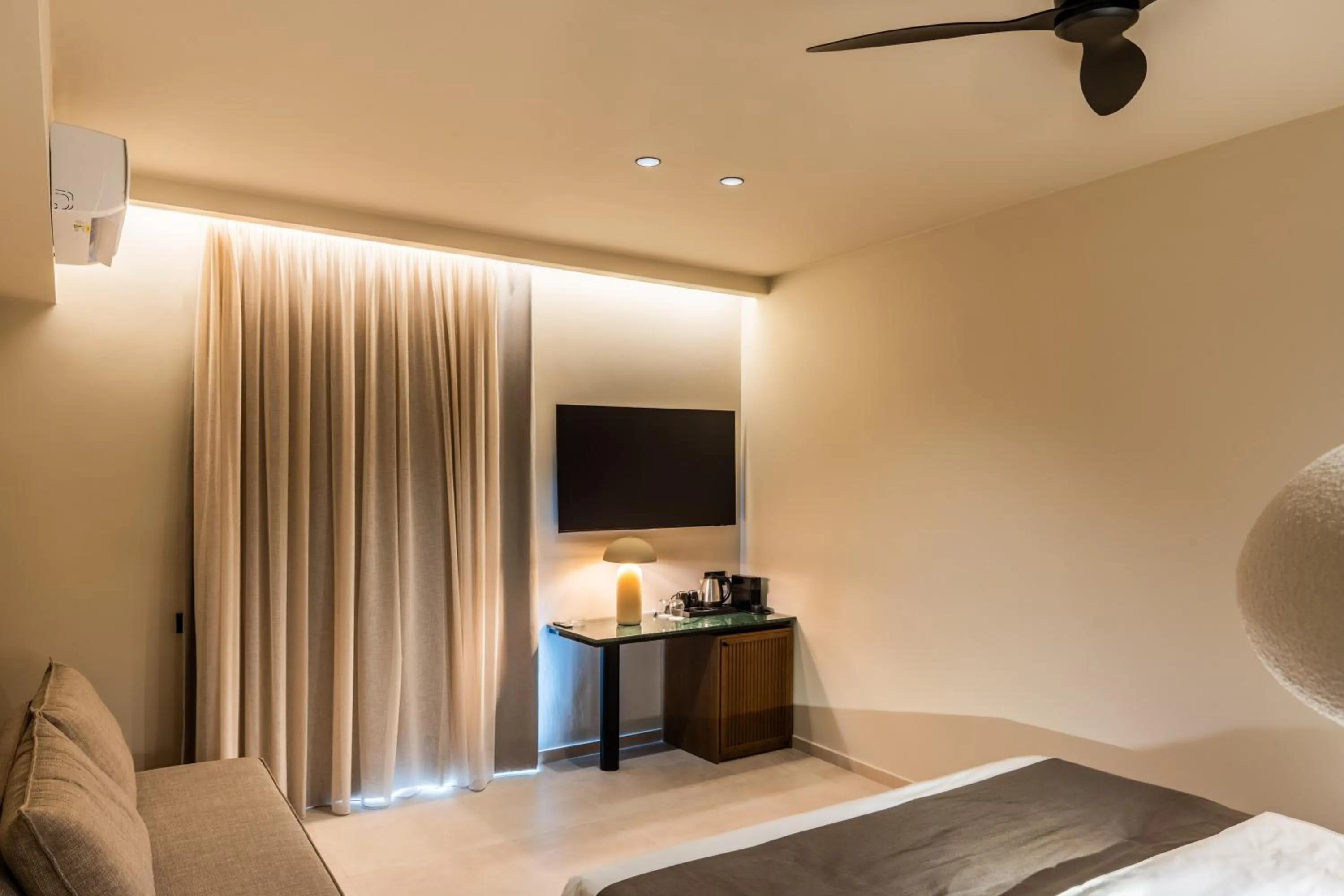 TV and multimedia, Bed in Astoria Hotel