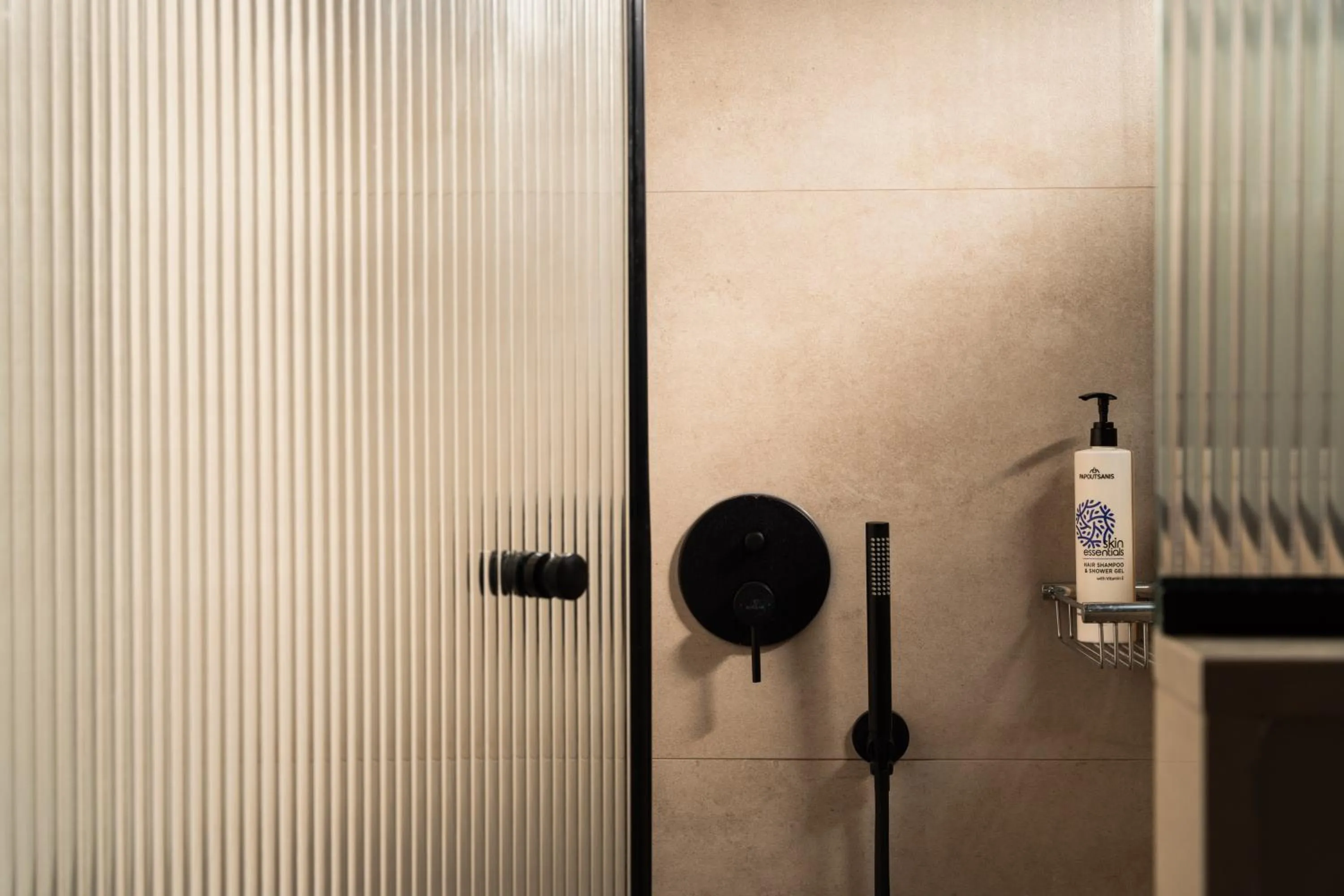 Shower in Astoria Hotel