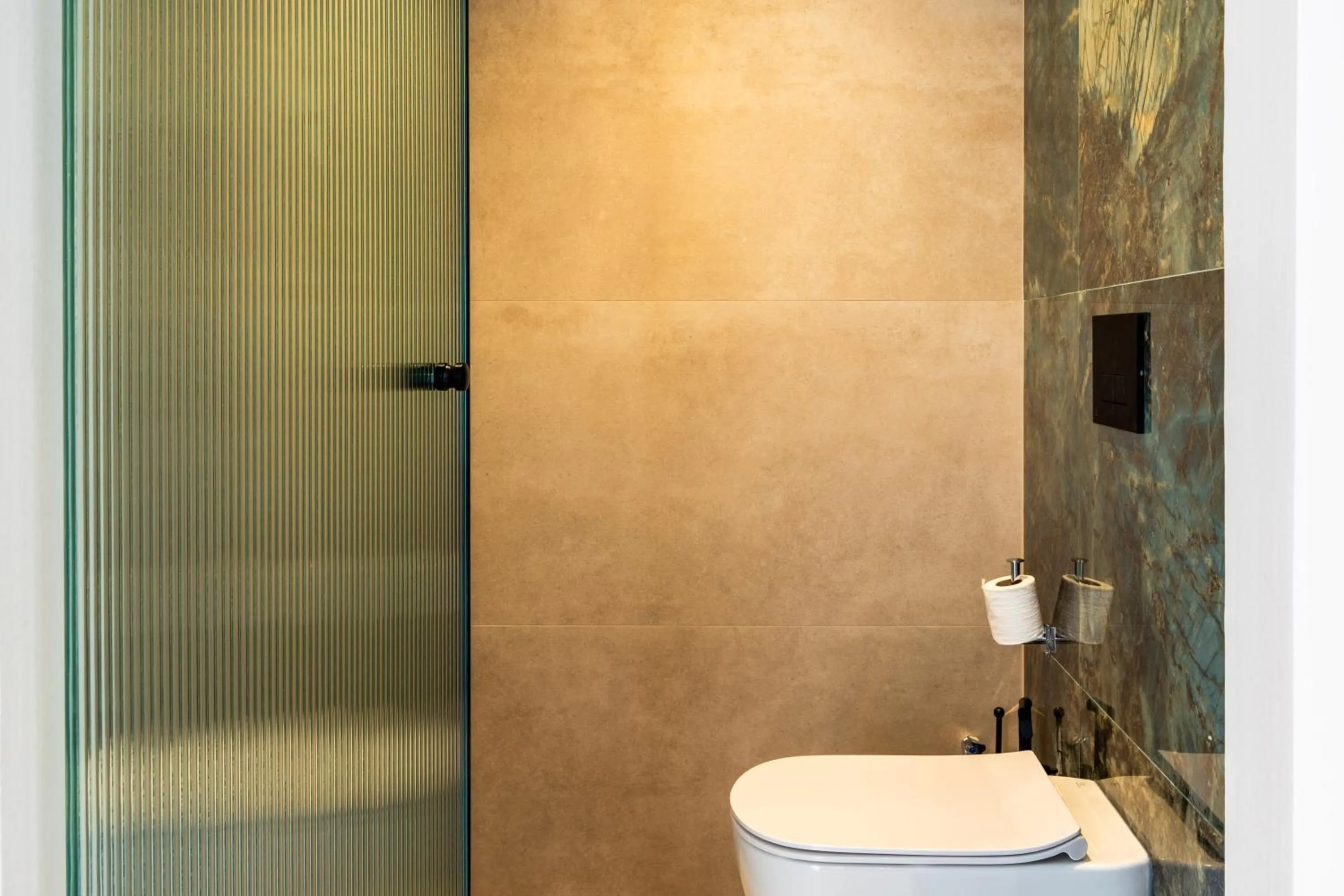 Toilet in Astoria Hotel