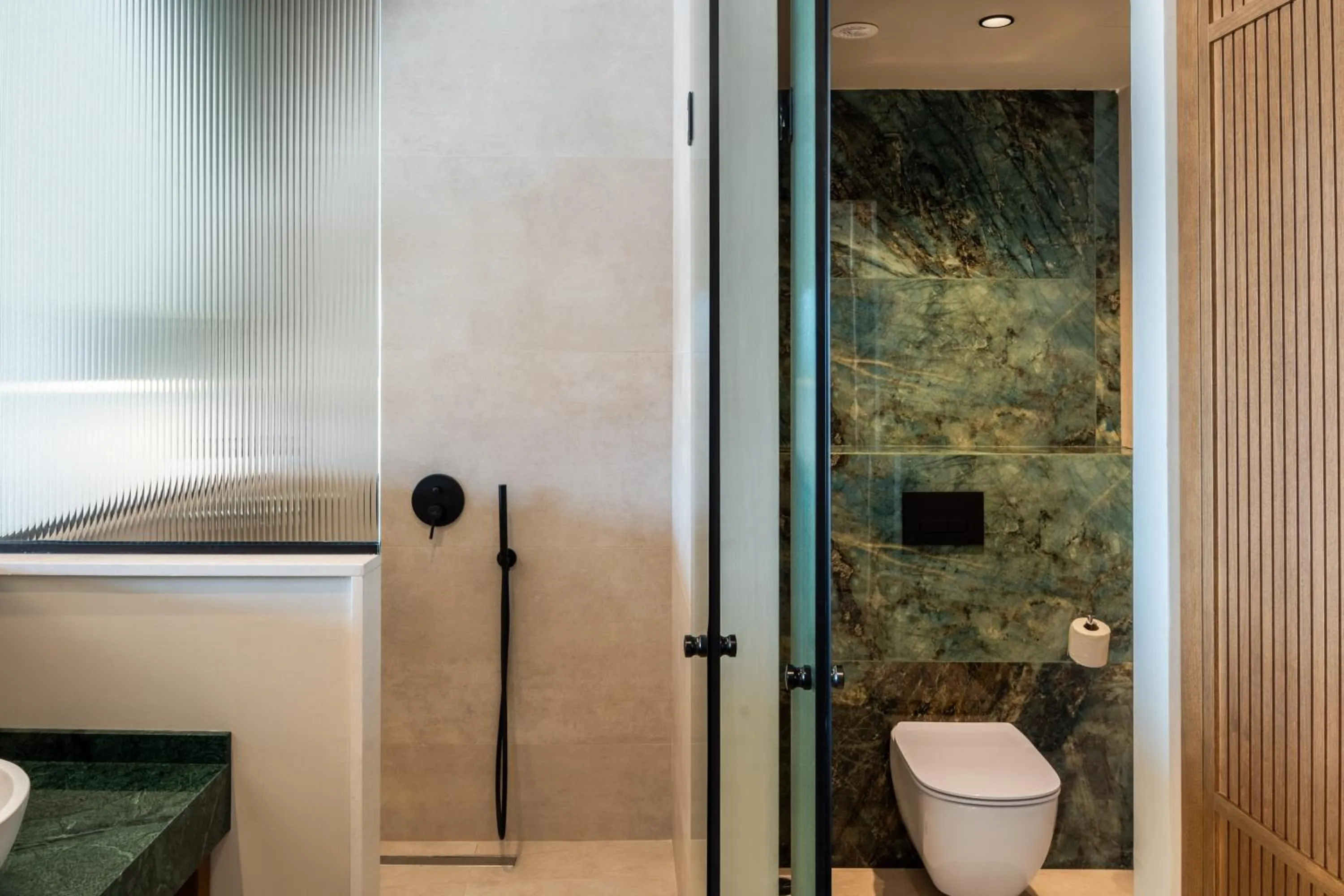 Shower in Astoria Hotel